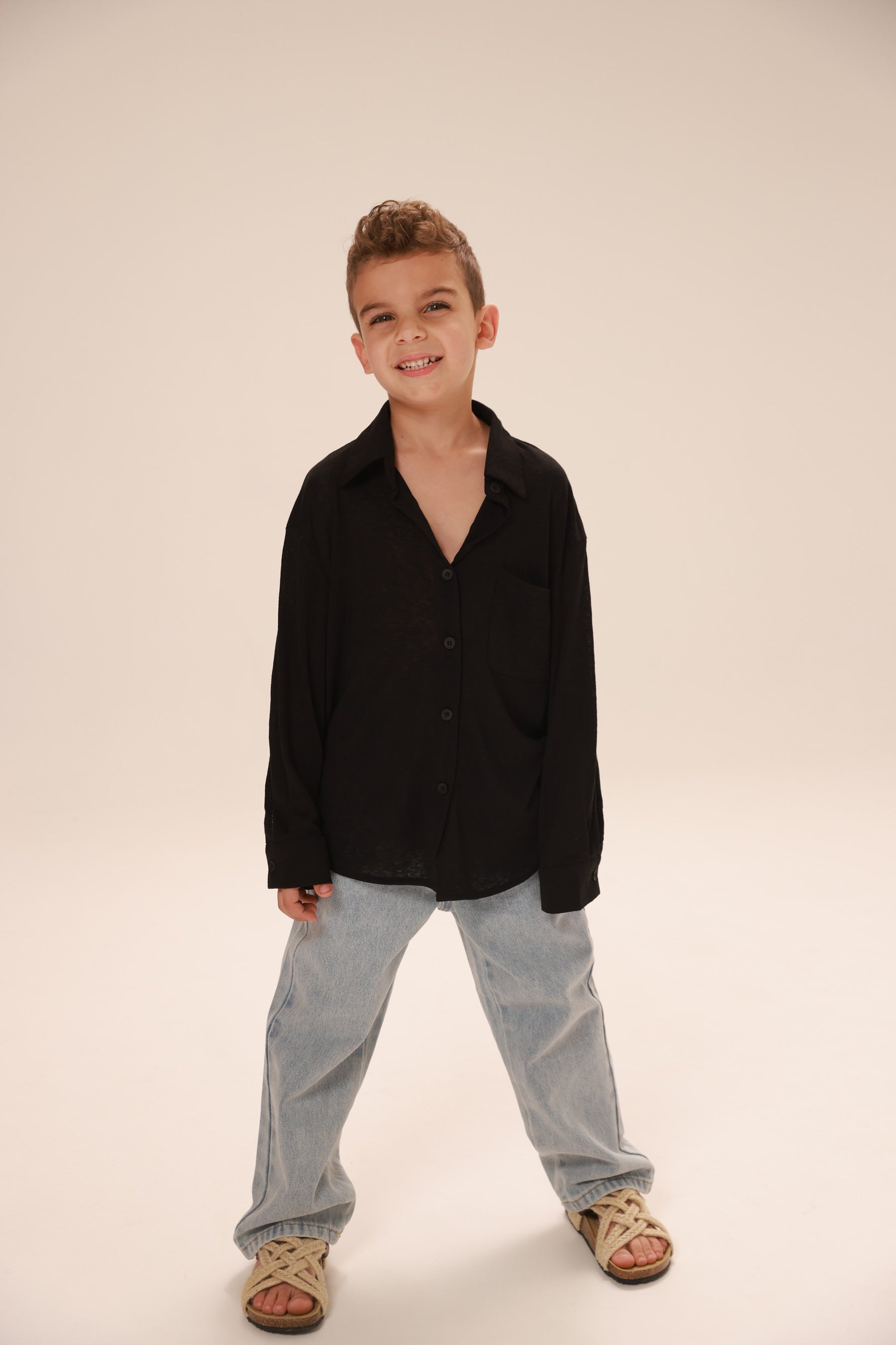 חולצת טורי מכופתרת שחורה