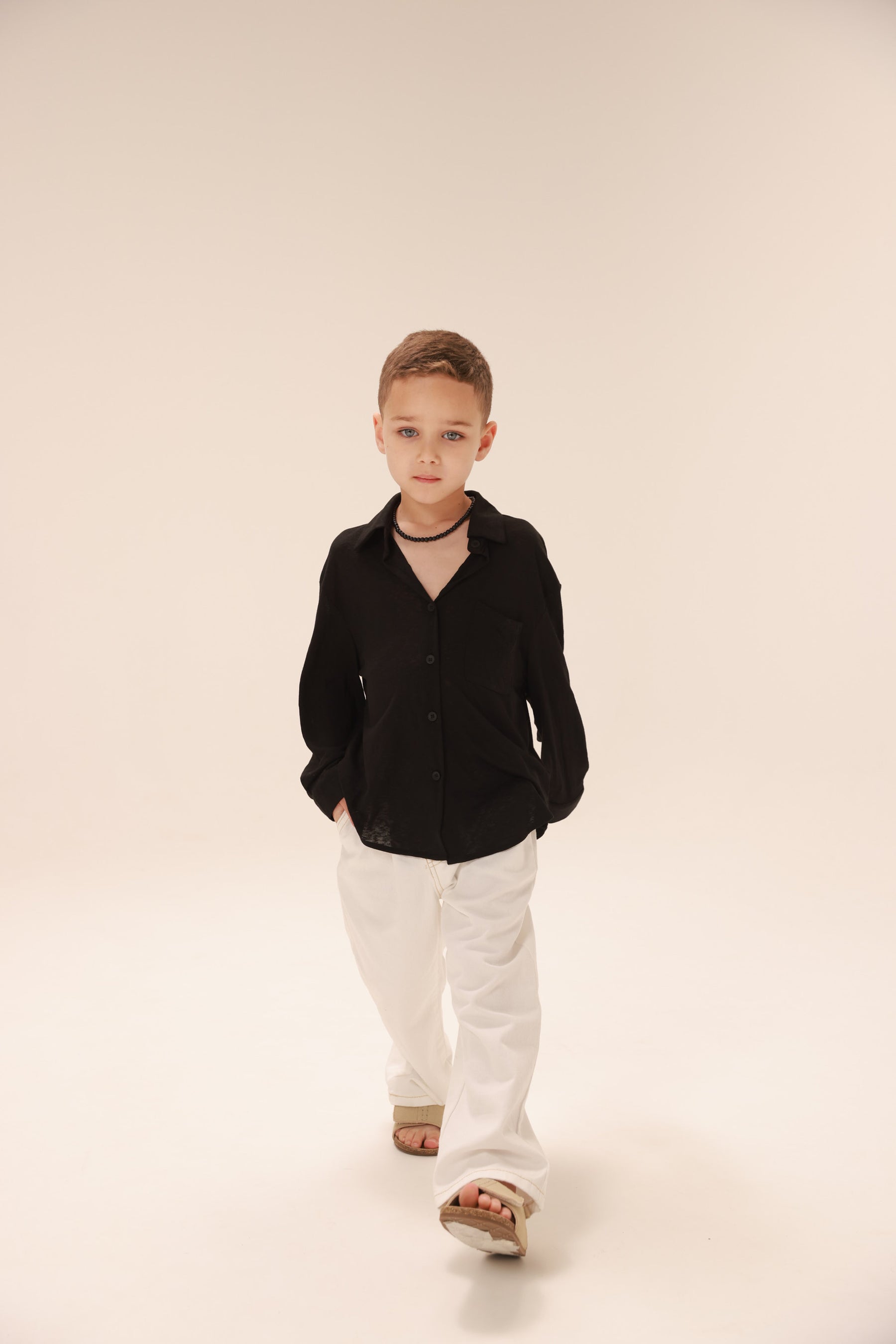 חולצת טורי מכופתרת שחורה