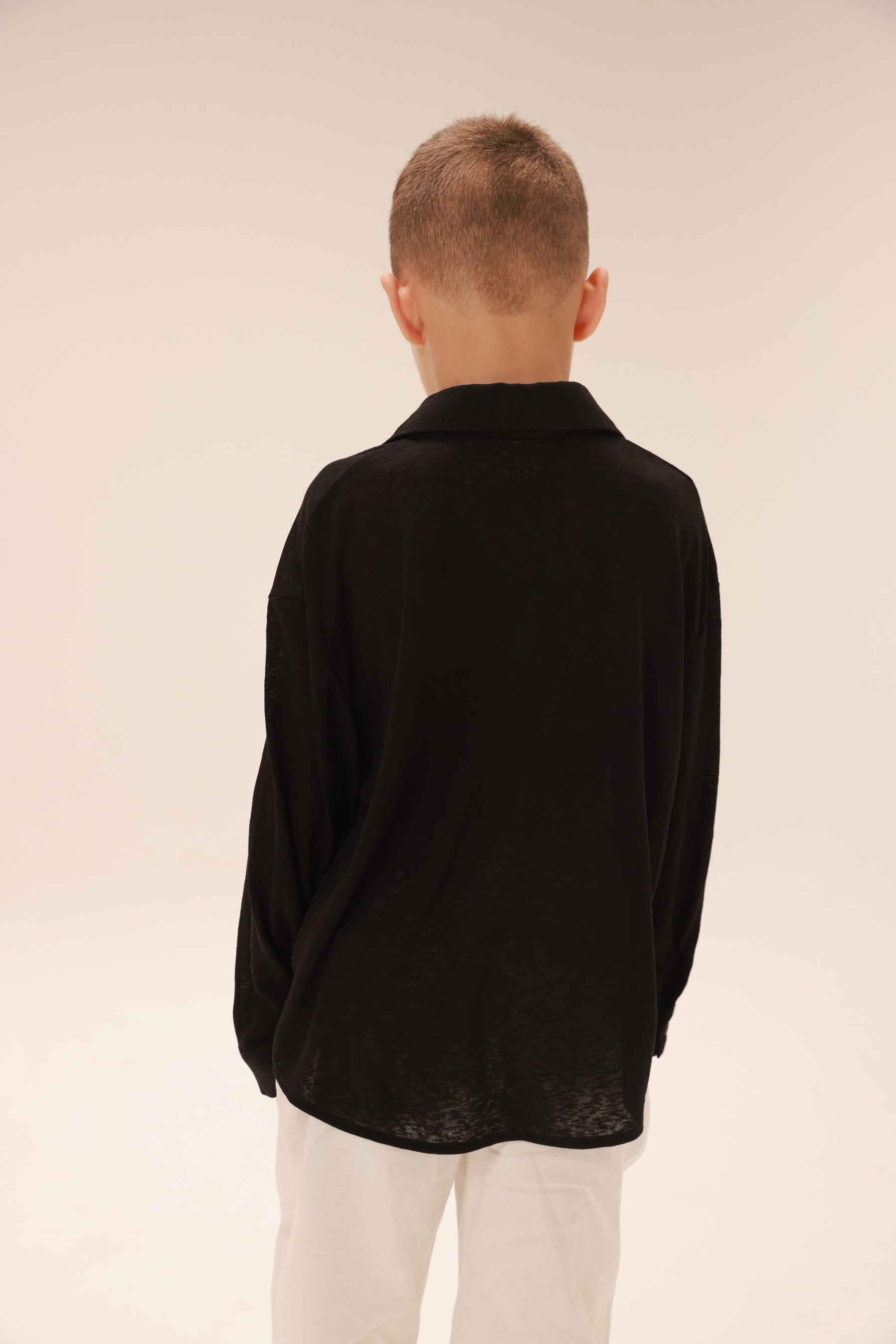 חולצת טורי מכופתרת שחורה