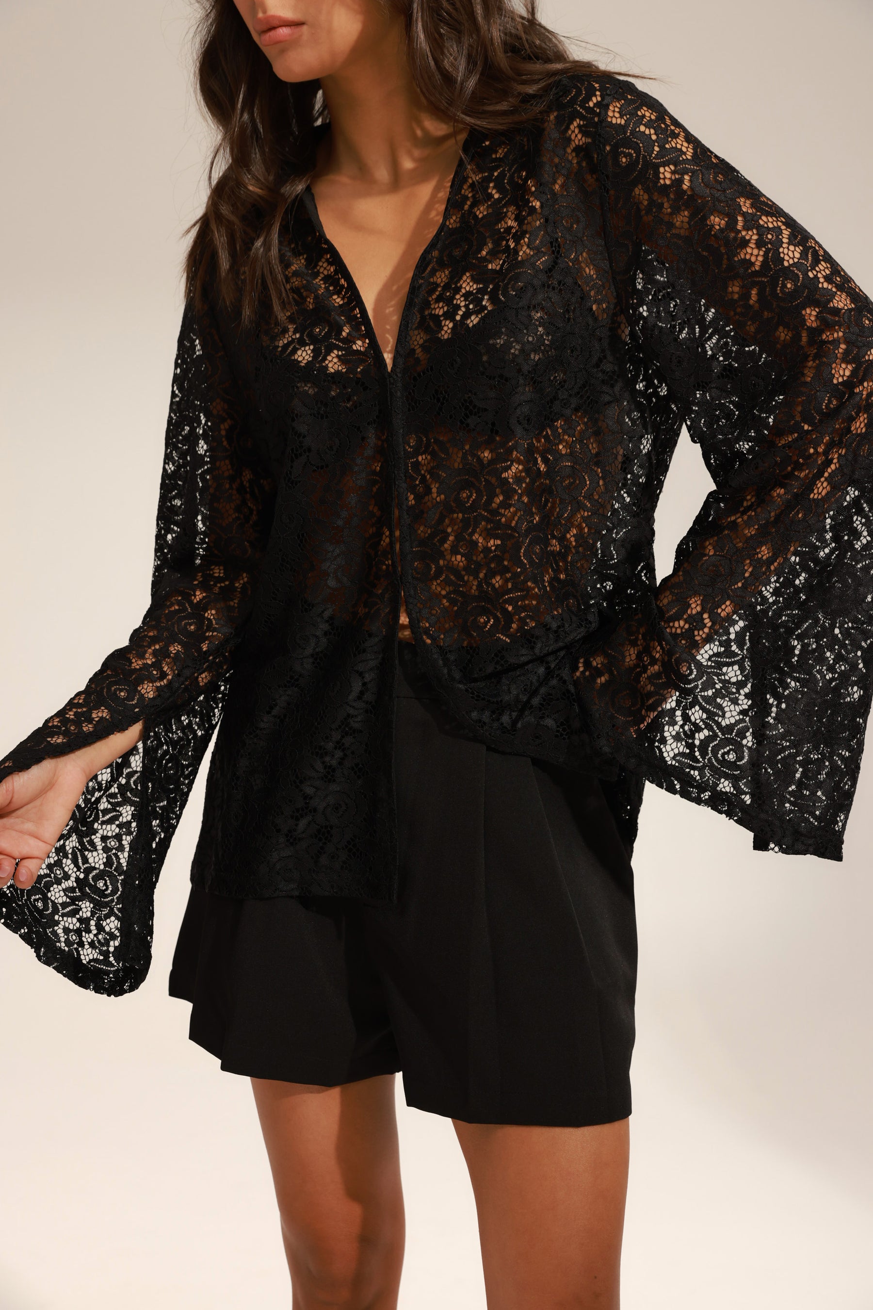 חולצת לוהאן שחורה