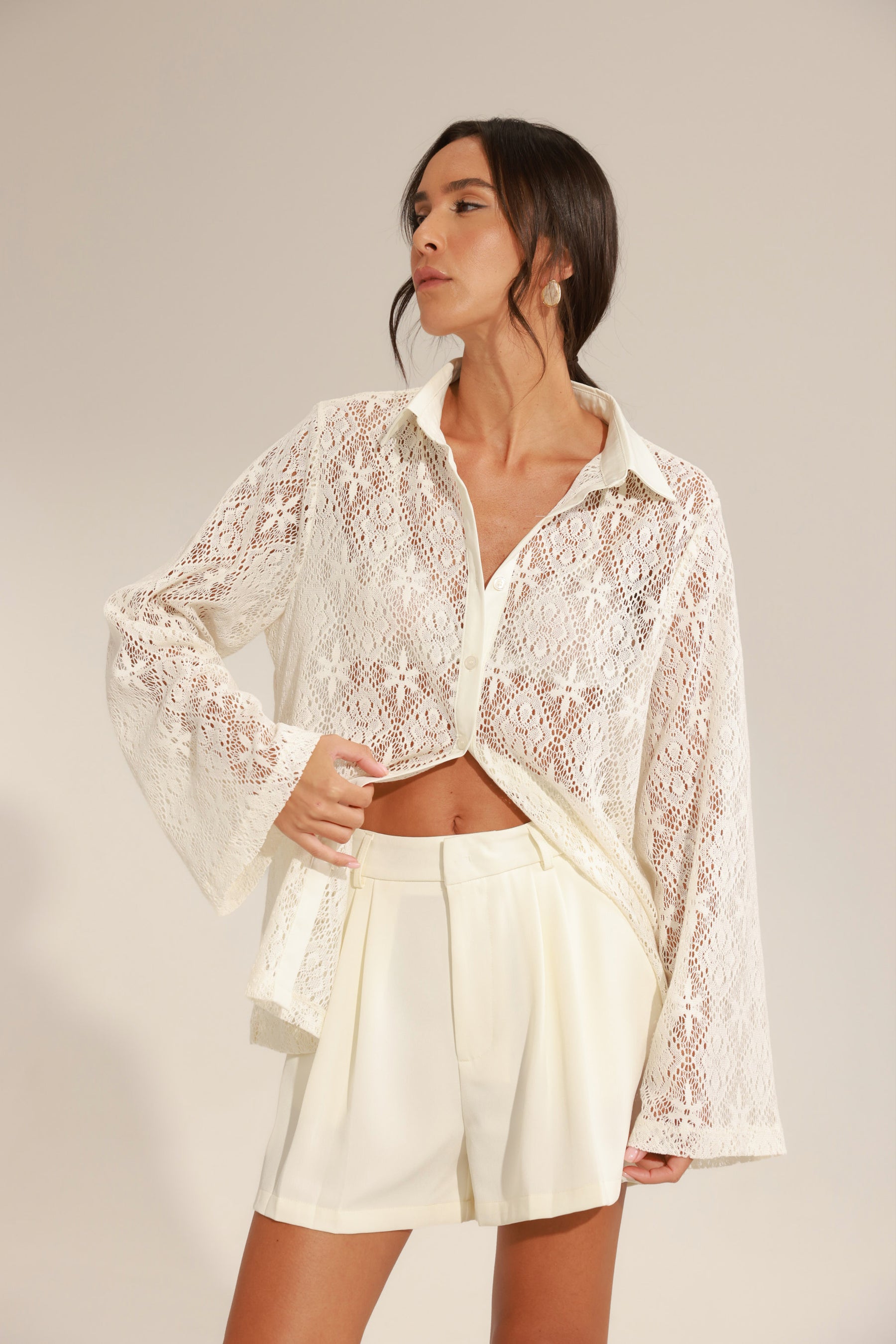 חולצת אמראל שמנת