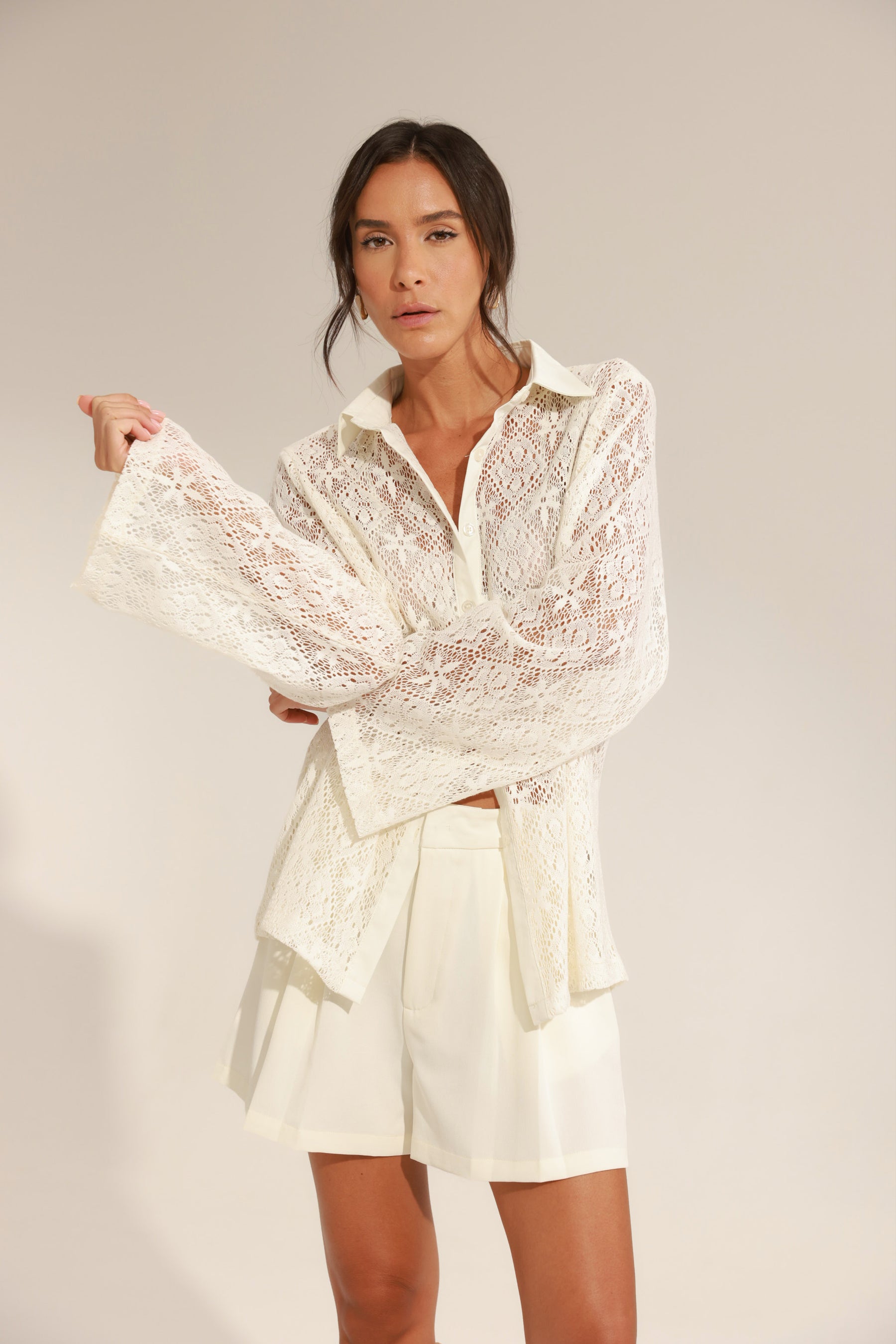 חולצת אמראל שמנת