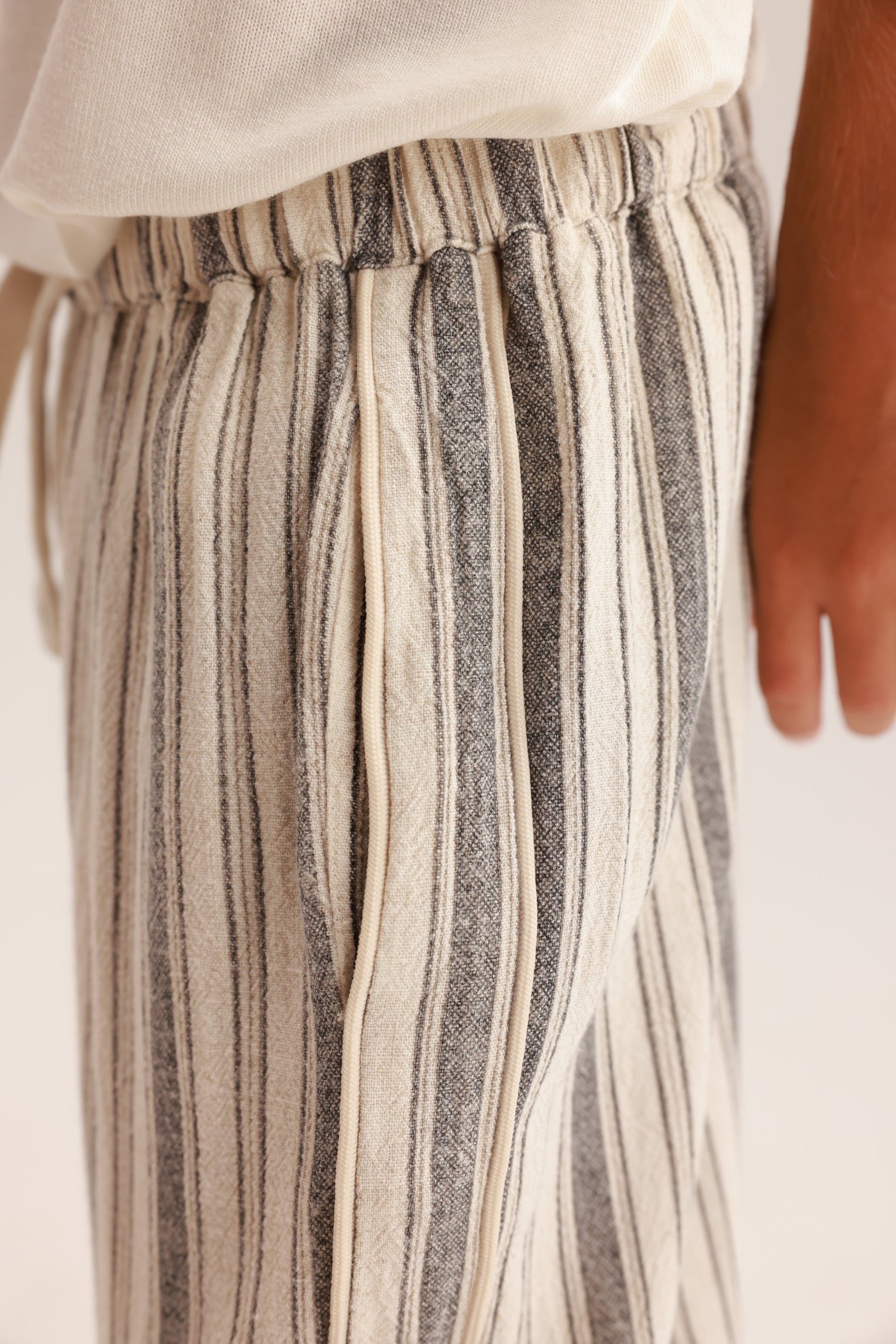 מכנסי אריאן שחור/שמנת