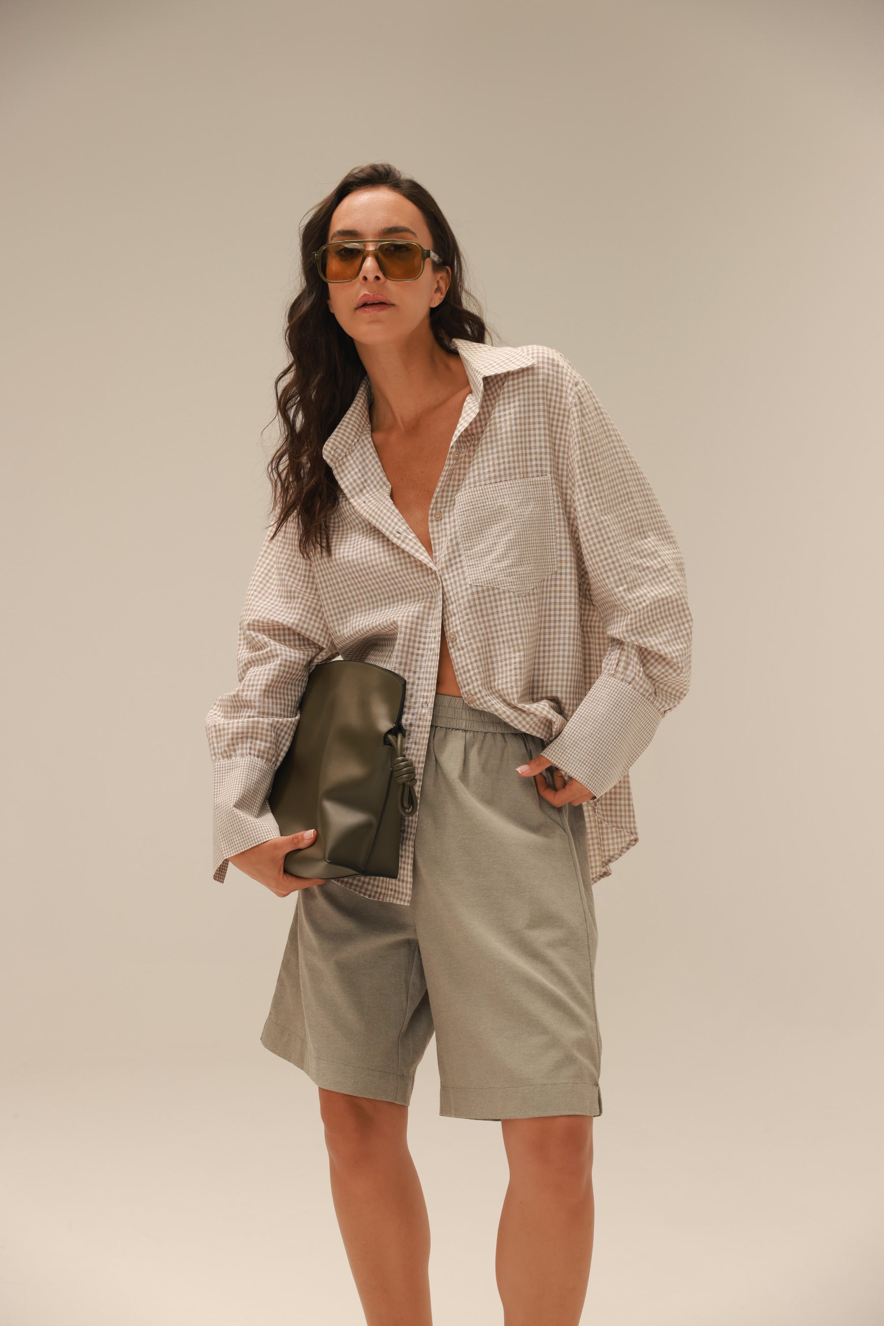 חולצת קים מכופתרת בז'