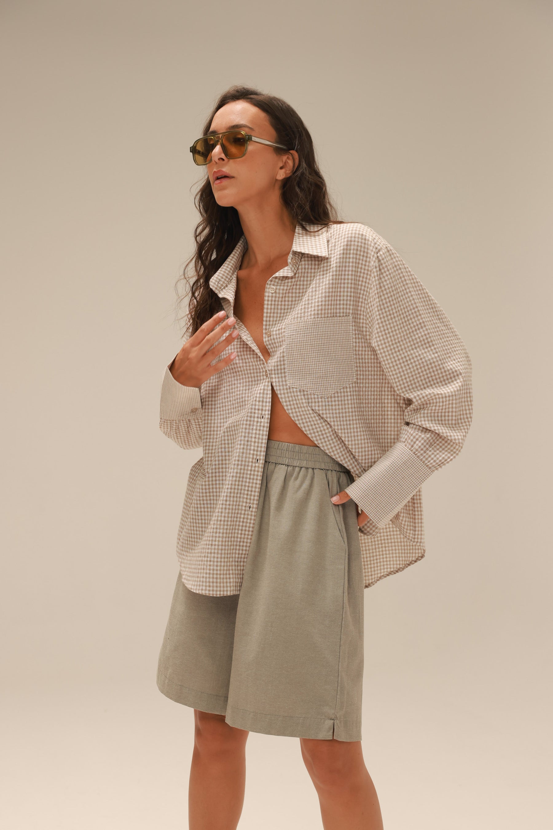 חולצת קים מכופתרת בז'