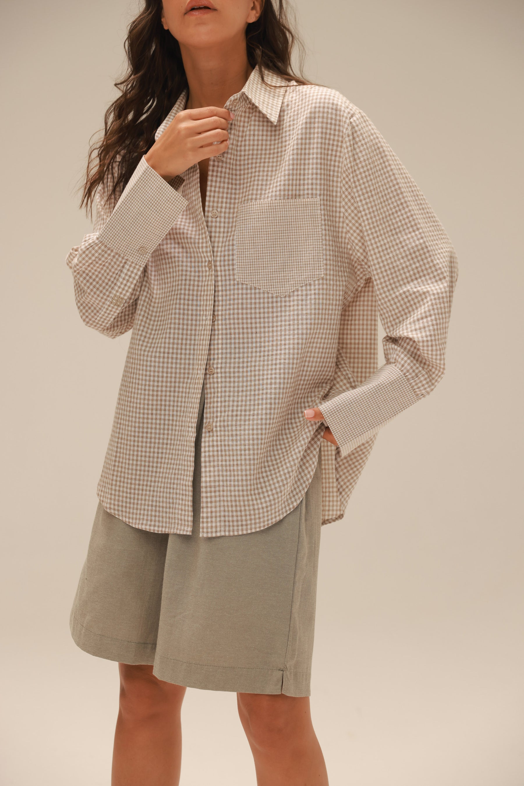 חולצת קים מכופתרת בז'