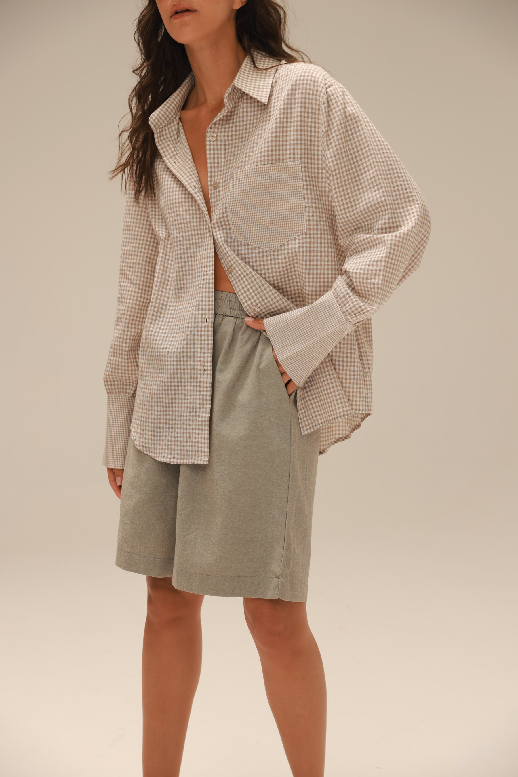 חולצת קים מכופתרת בז'