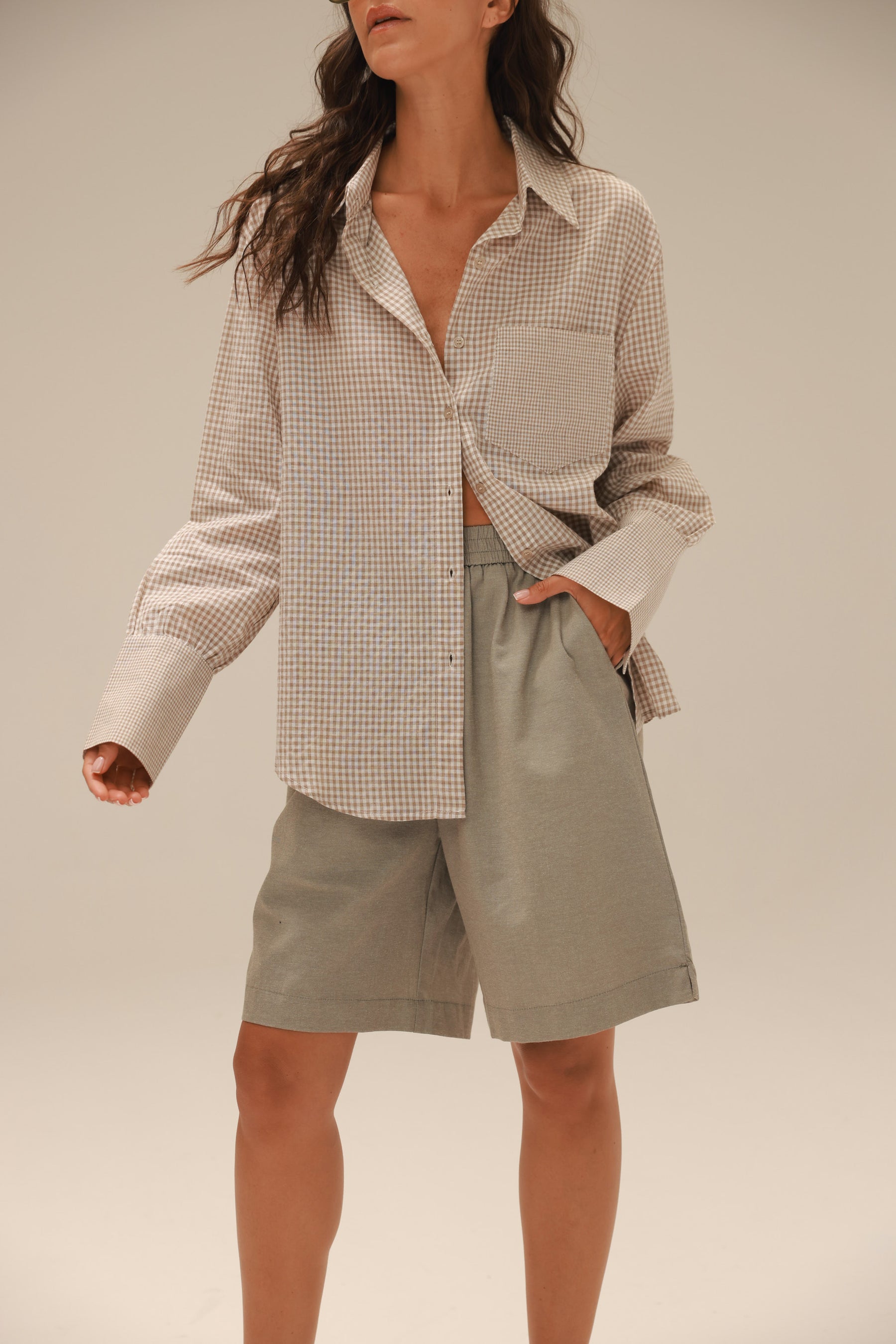 חולצת קים מכופתרת בז'