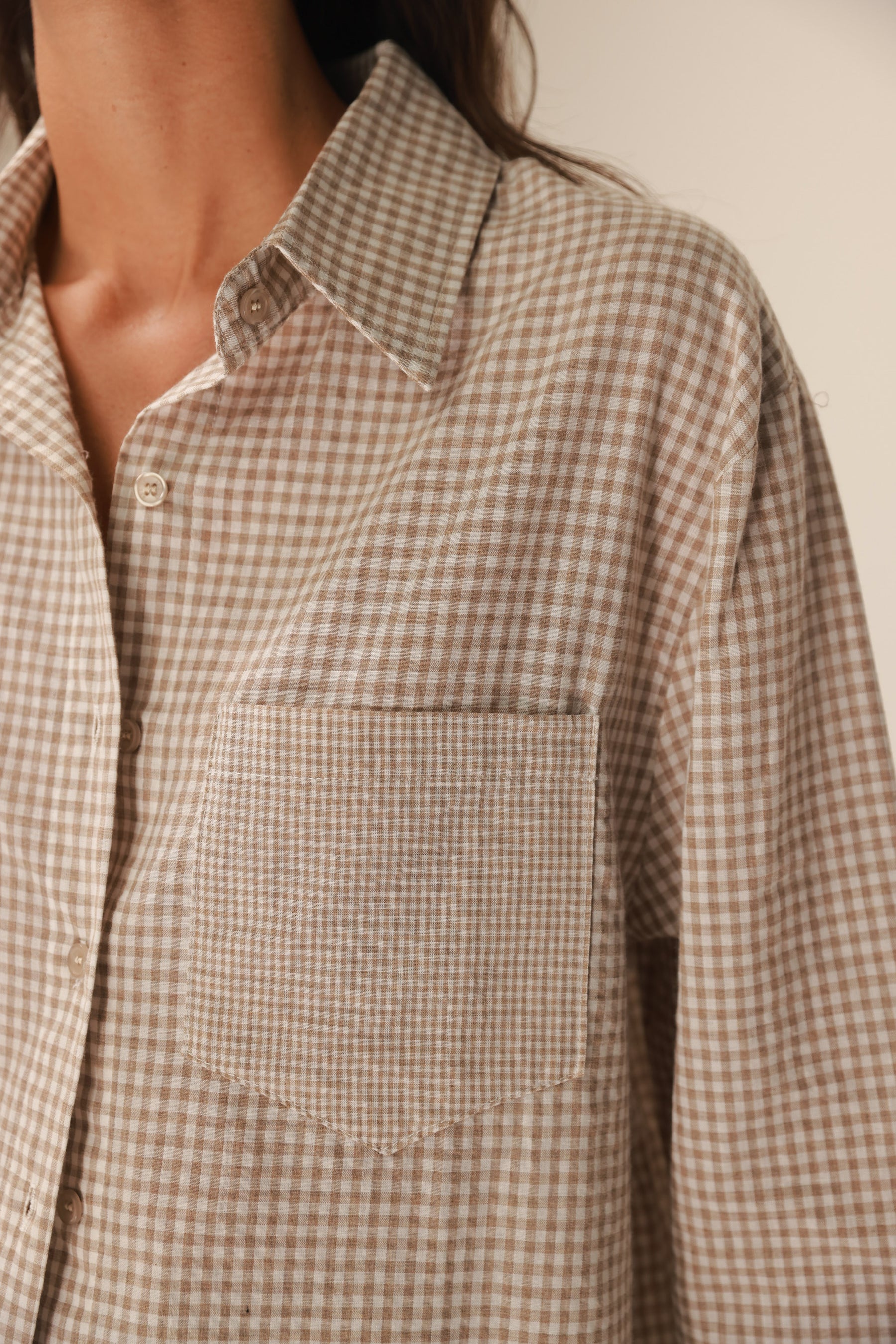 חולצת קים מכופתרת בז'