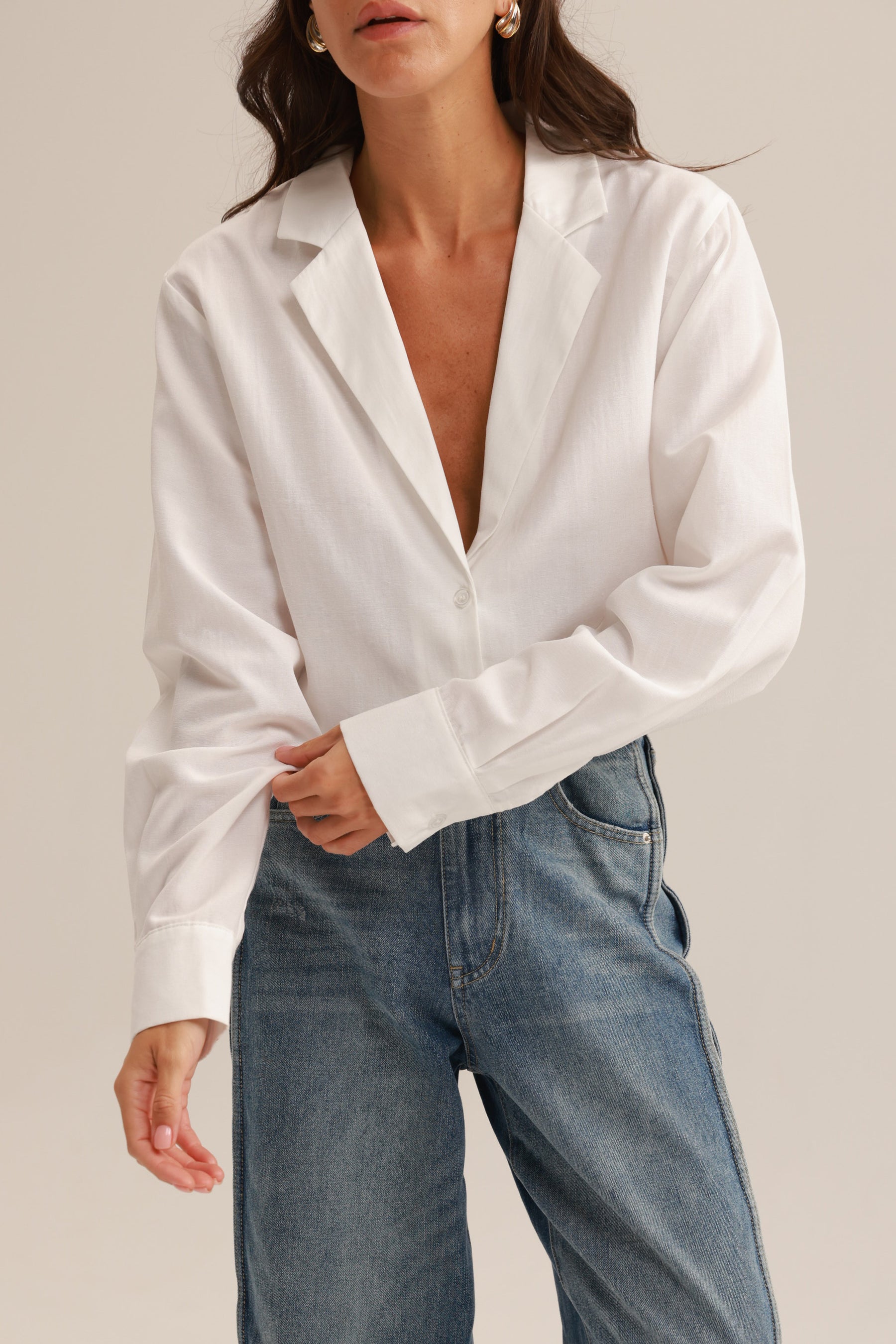 חולצת פאולינה מכופתרת לבנה