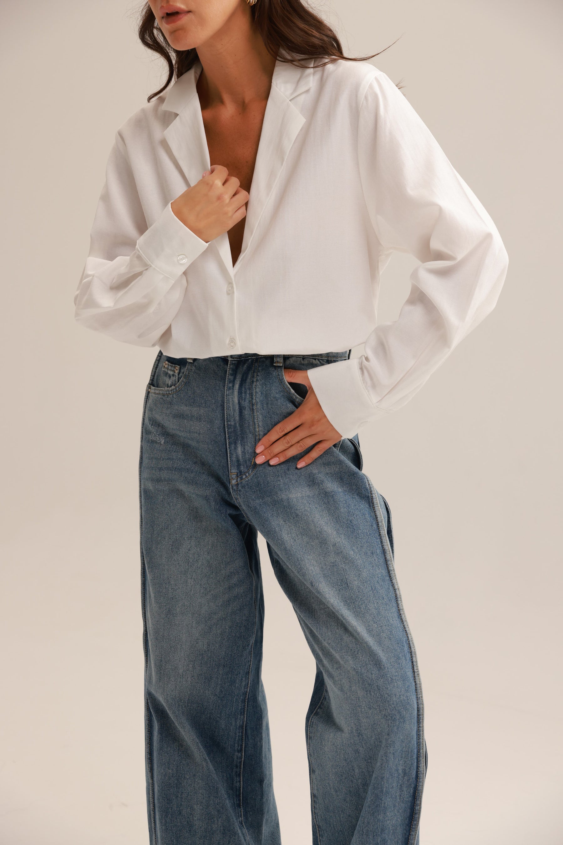 חולצת פאולינה מכופתרת לבנה