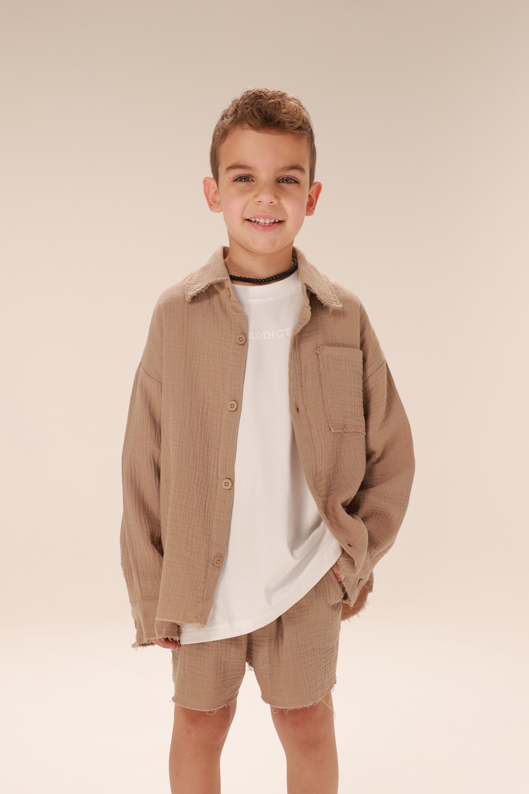 חליפת טראוויס חאקי