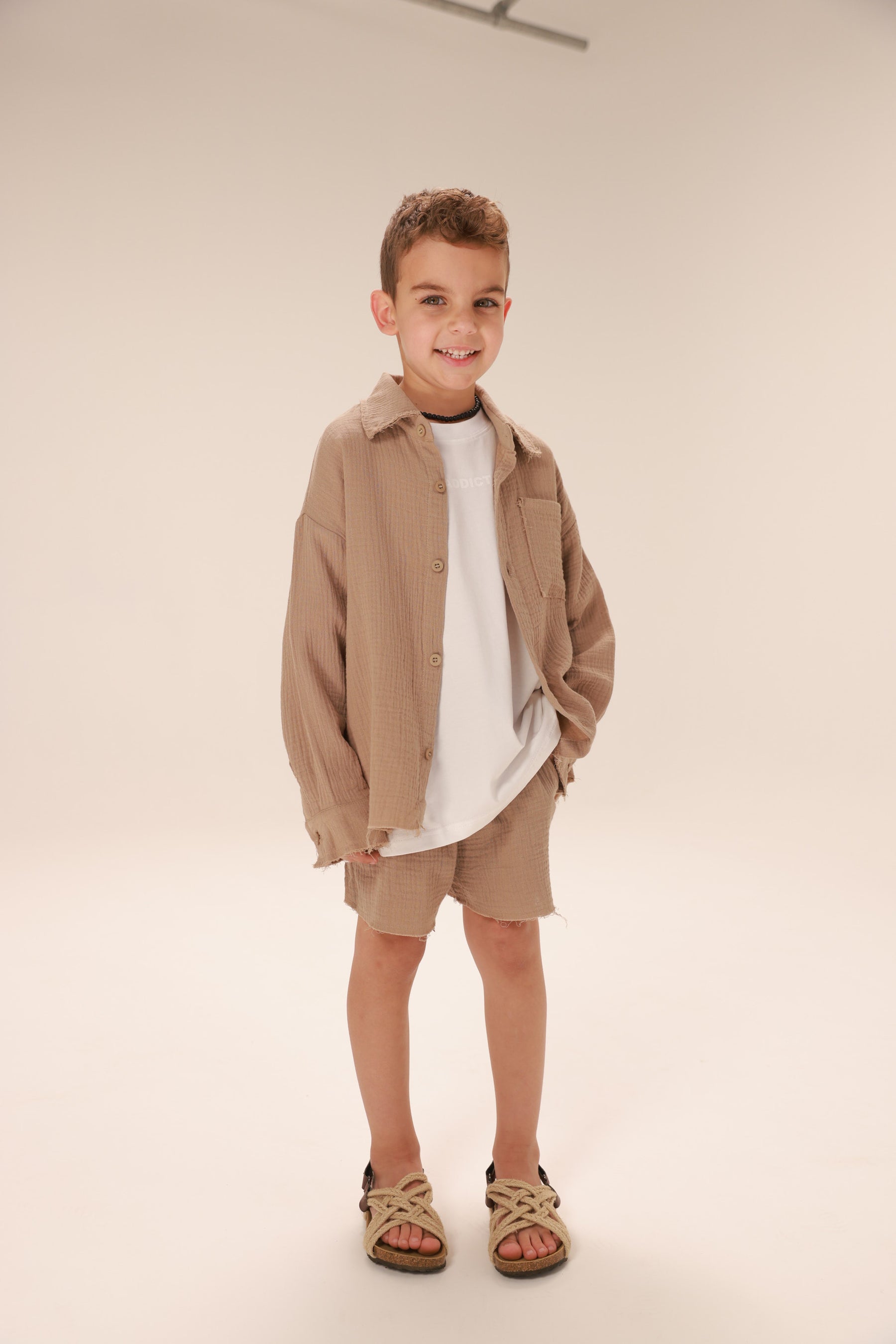 חליפת טראוויס חאקי