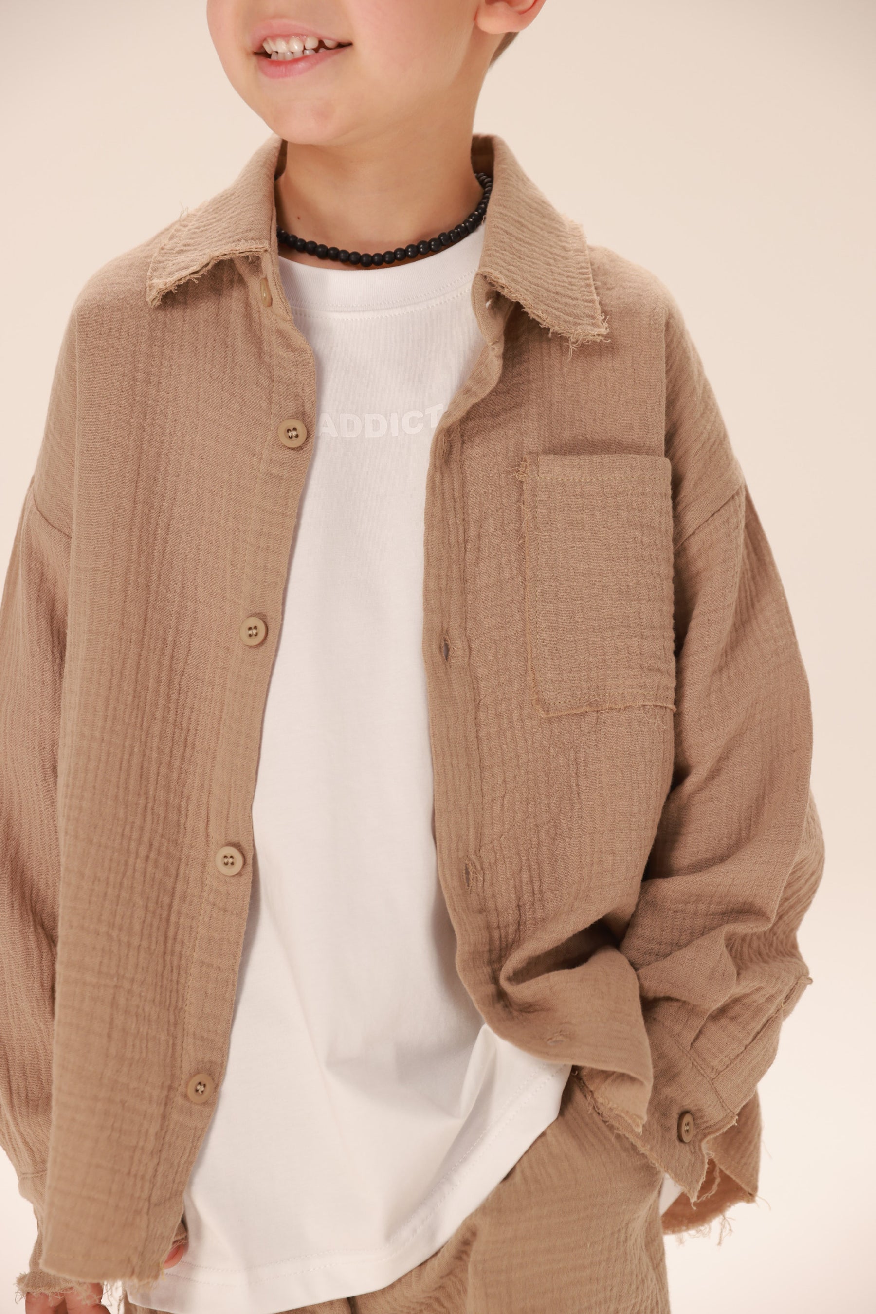 חליפת טראוויס חאקי