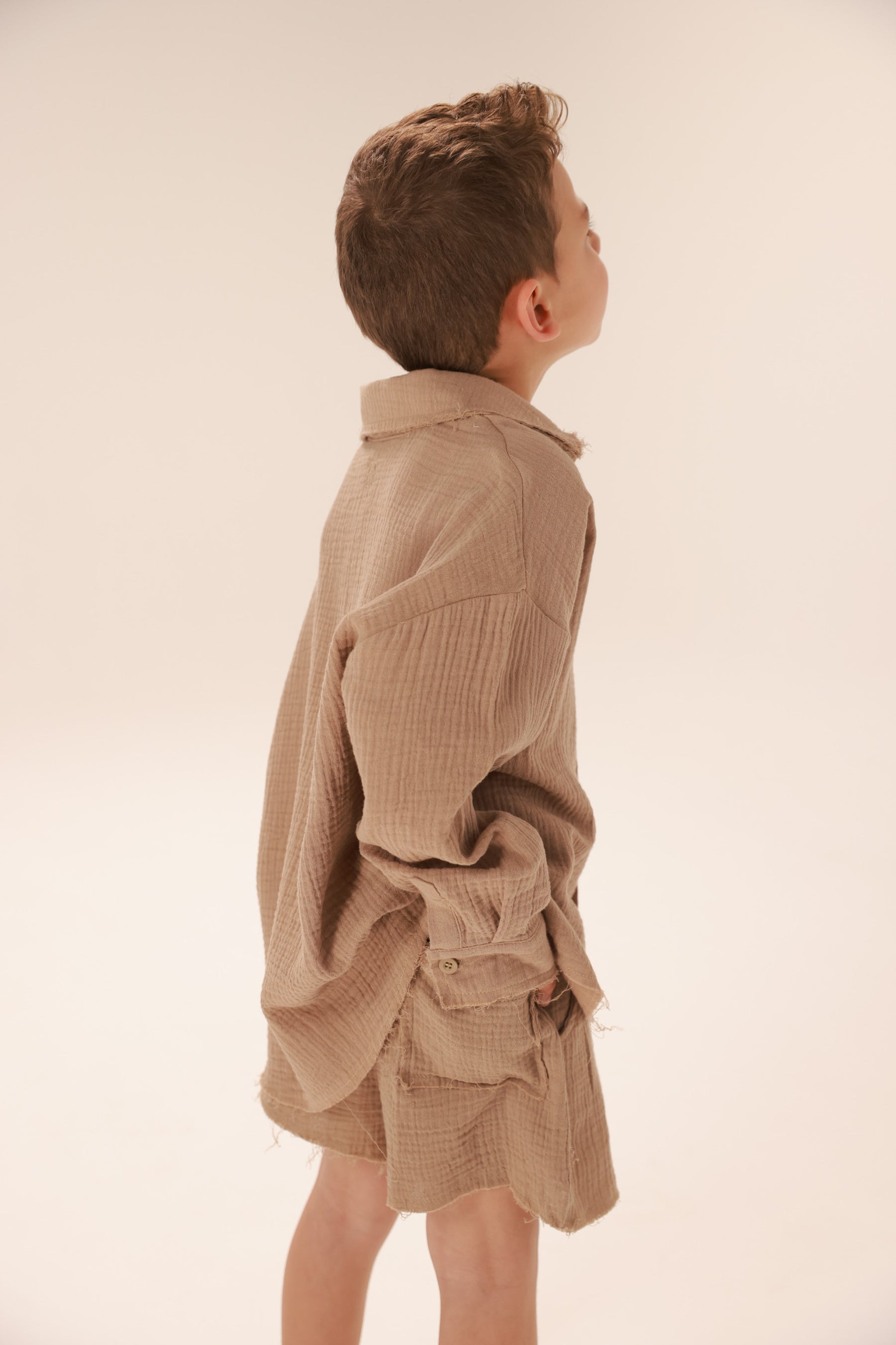 חליפת טראוויס חאקי