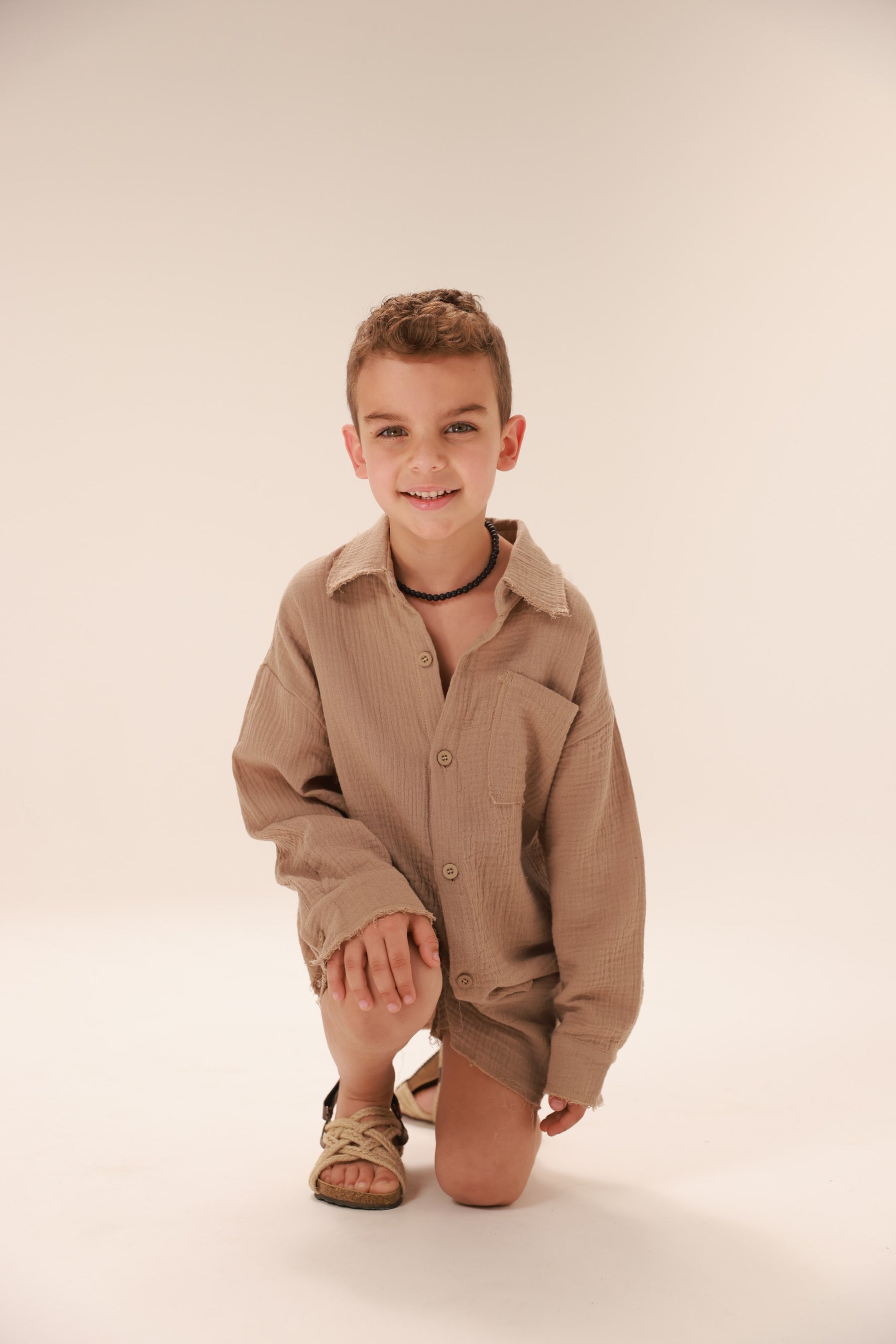 חליפת טראוויס חאקי