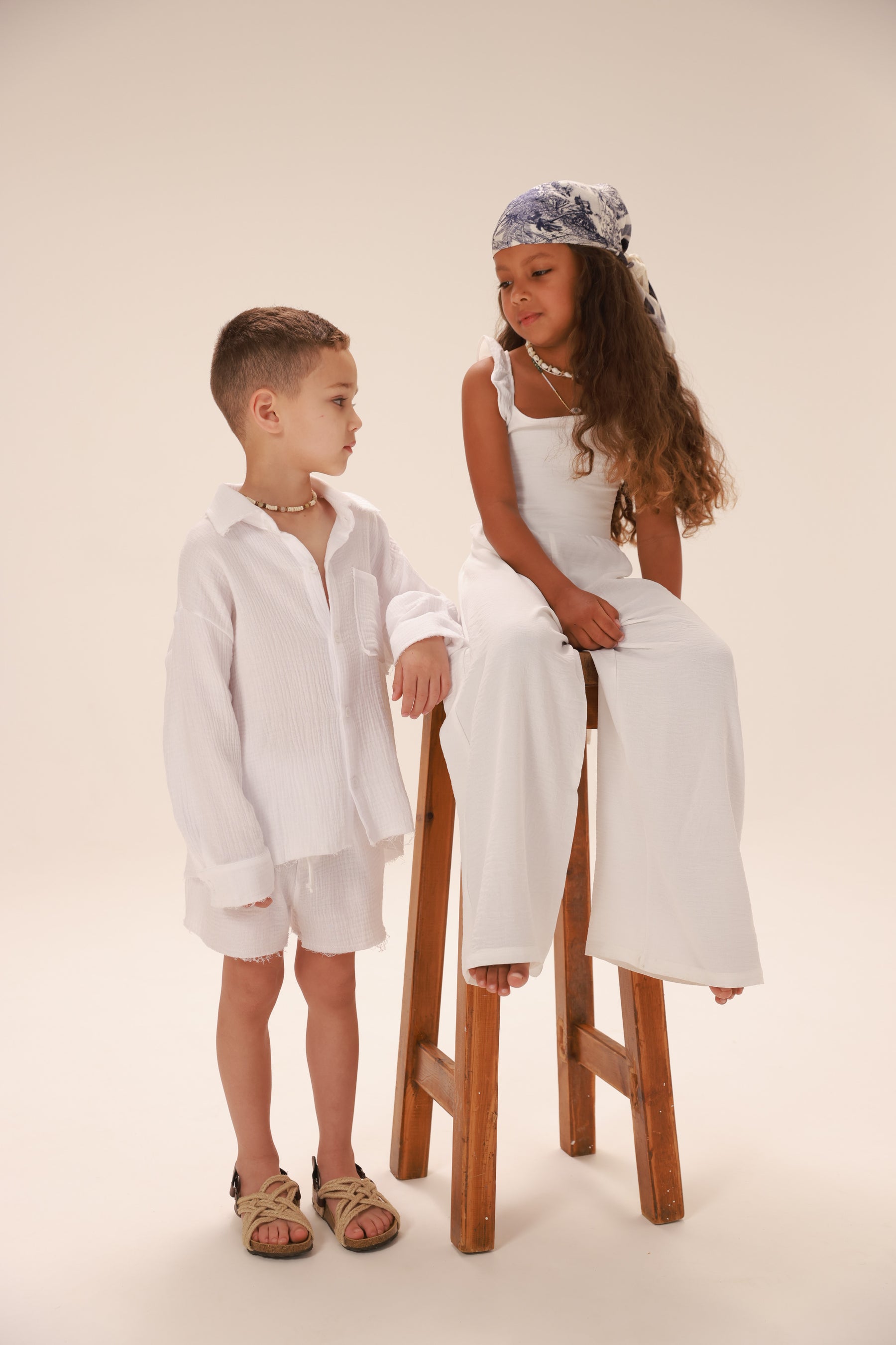 חליפת טראוויס לבנה