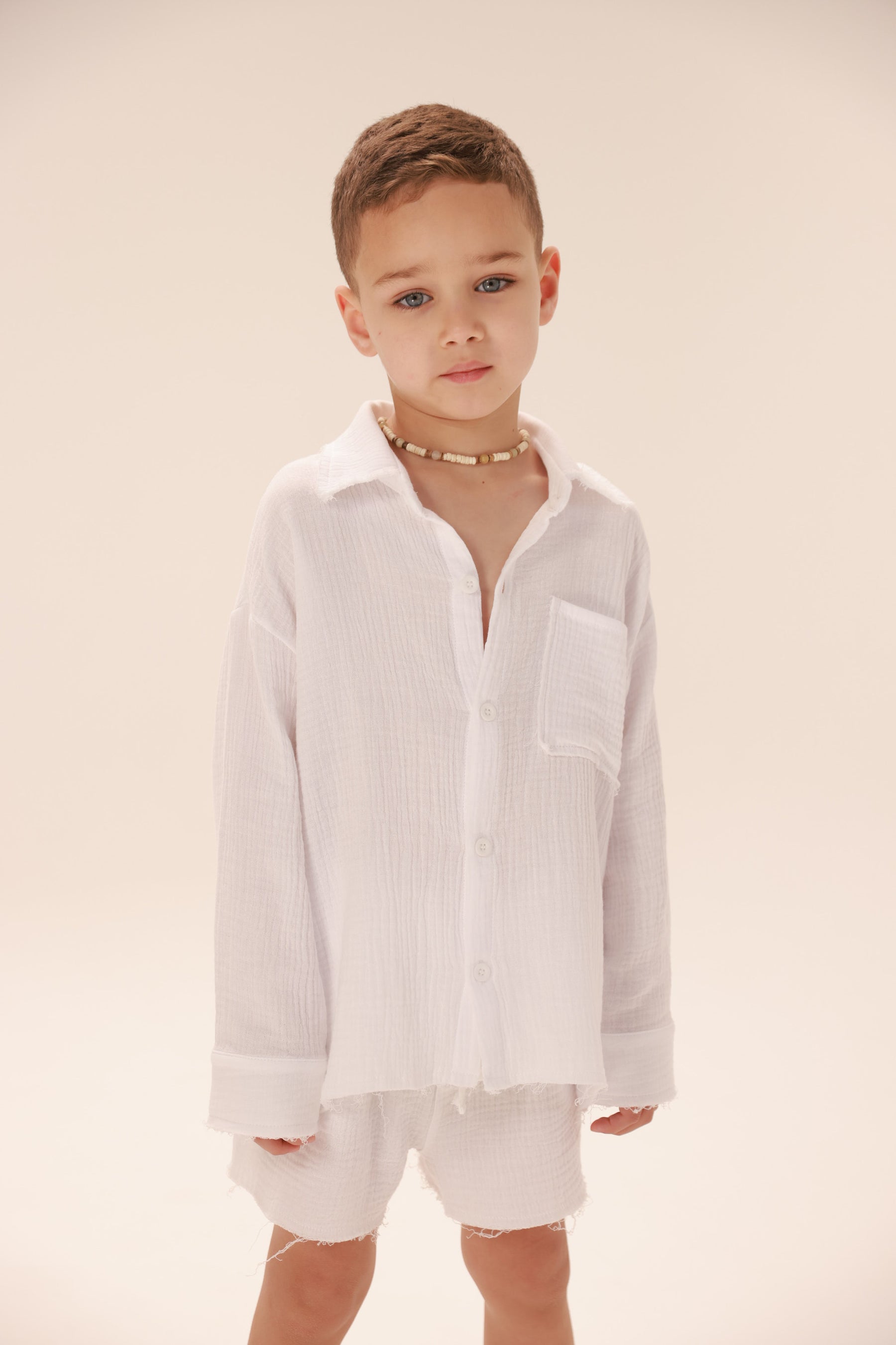 חליפת טראוויס לבנה