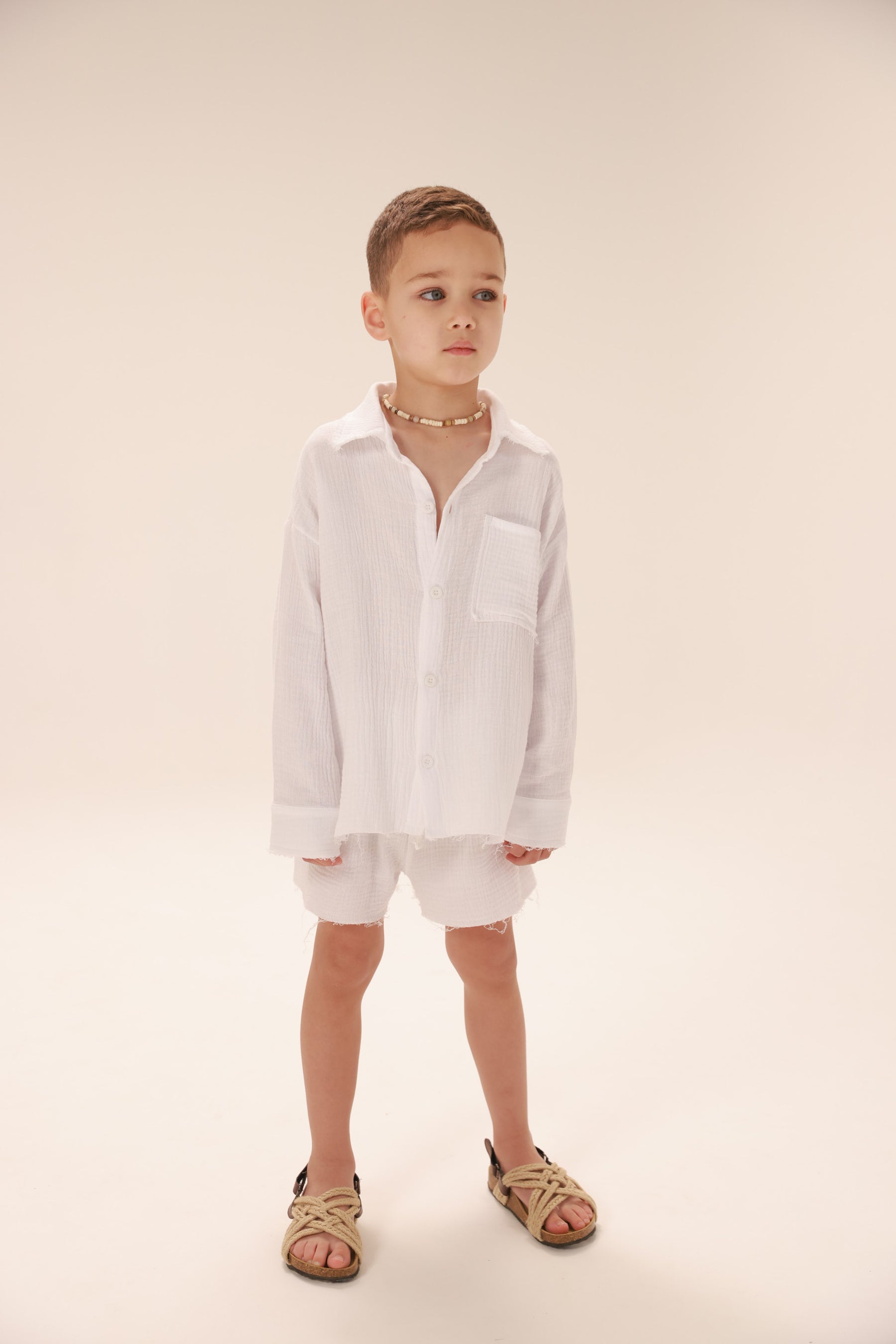 חליפת טראוויס לבנה