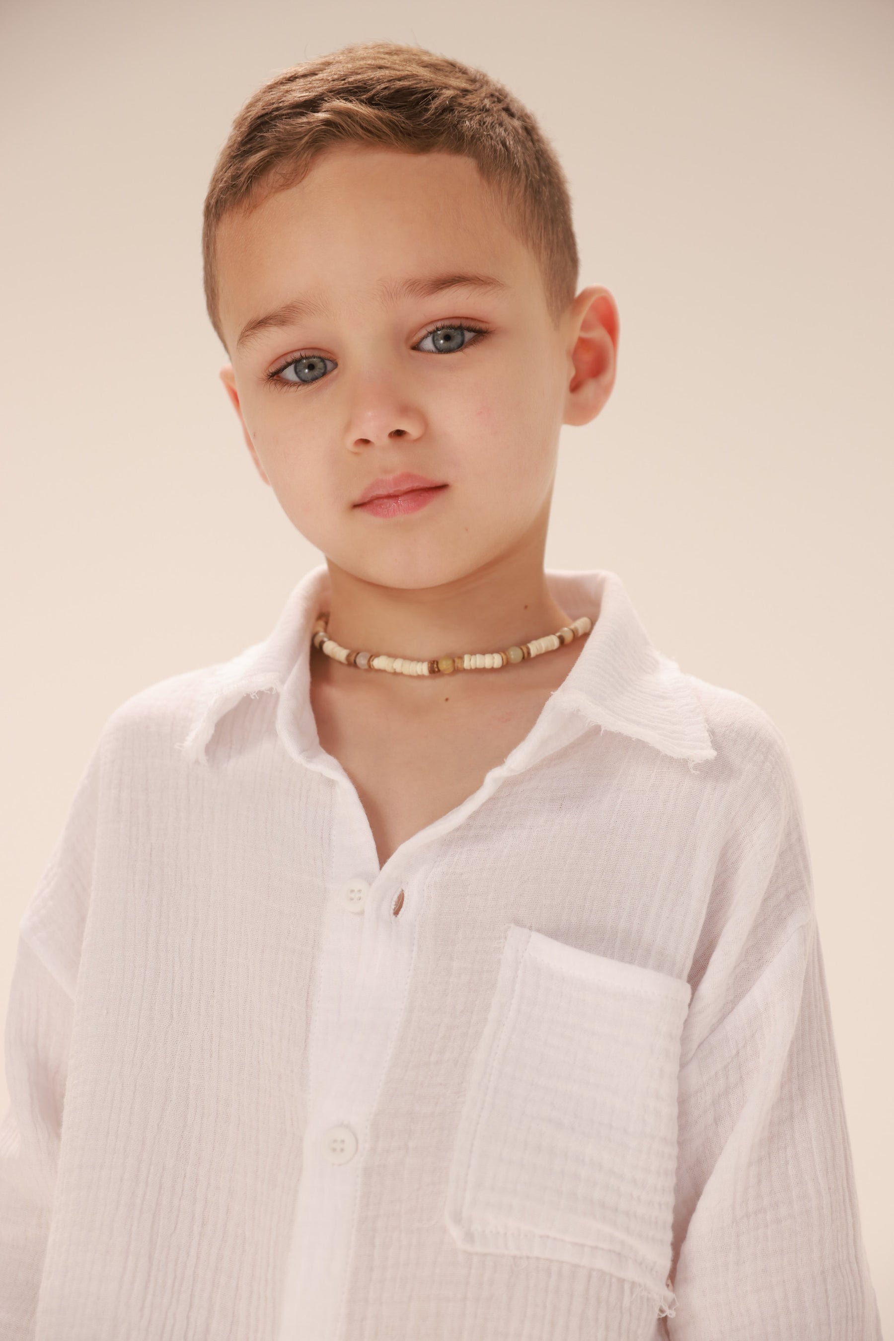 חליפת טראוויס לבנה