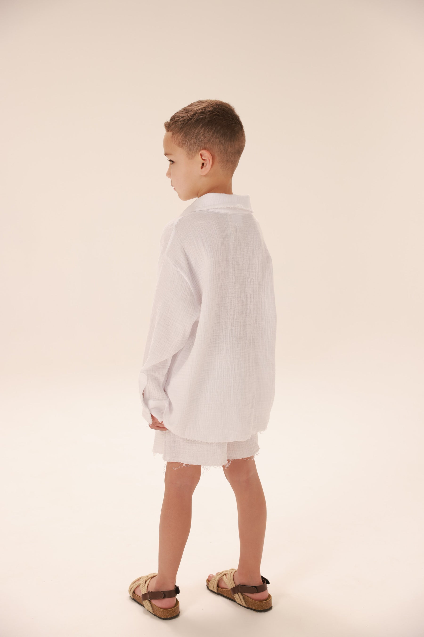 חליפת טראוויס לבנה