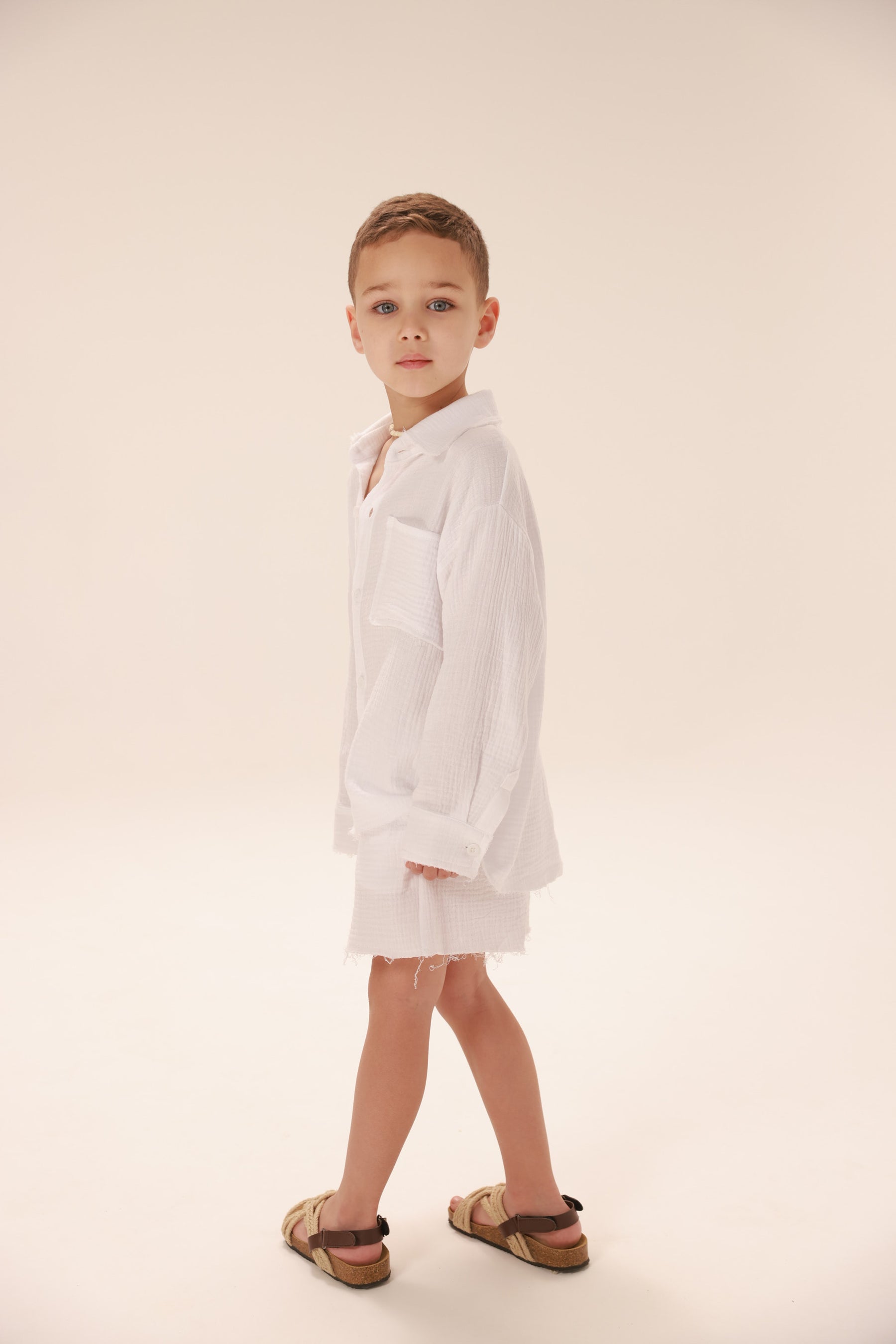 חליפת טראוויס לבנה