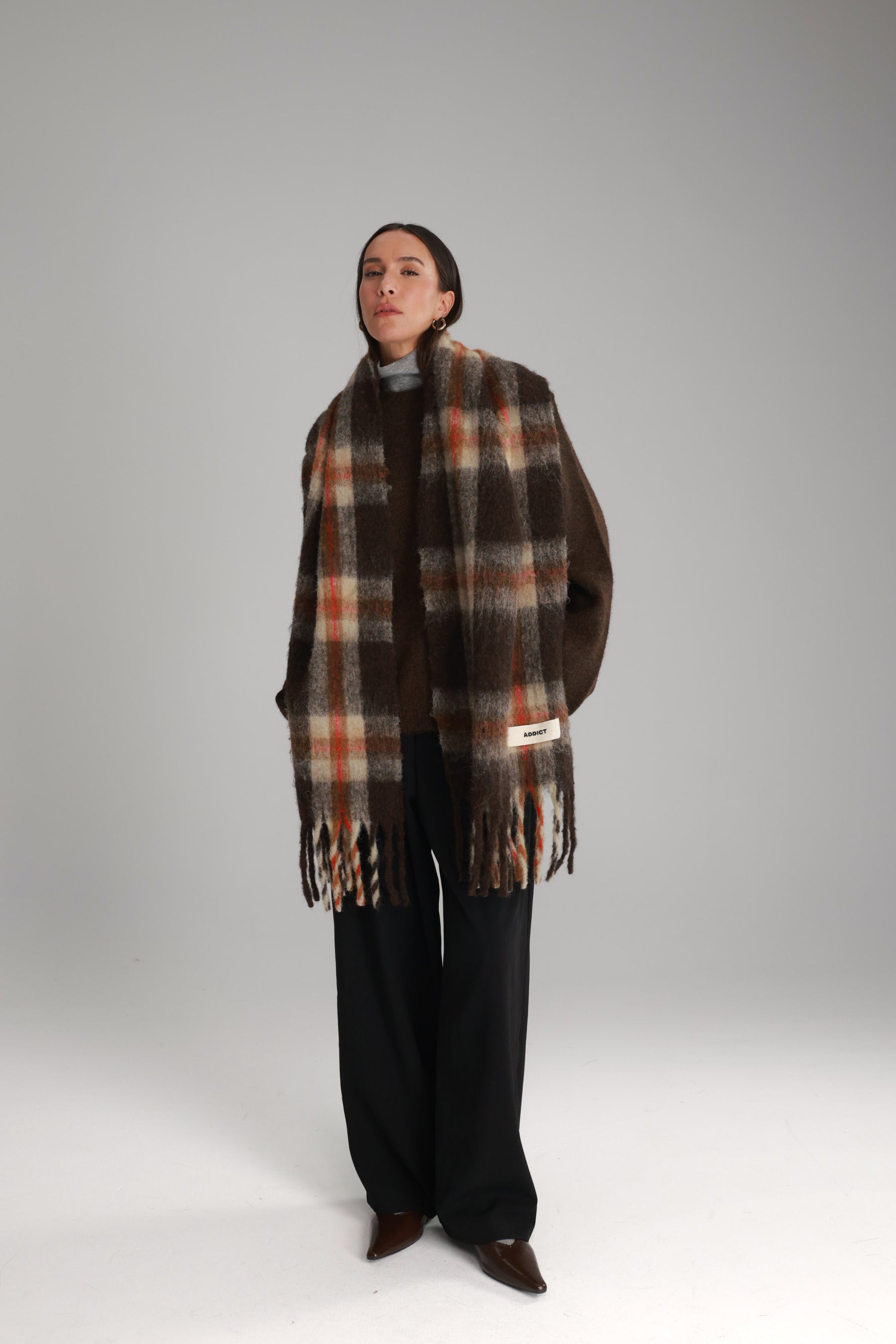 צעיף אלברט חום