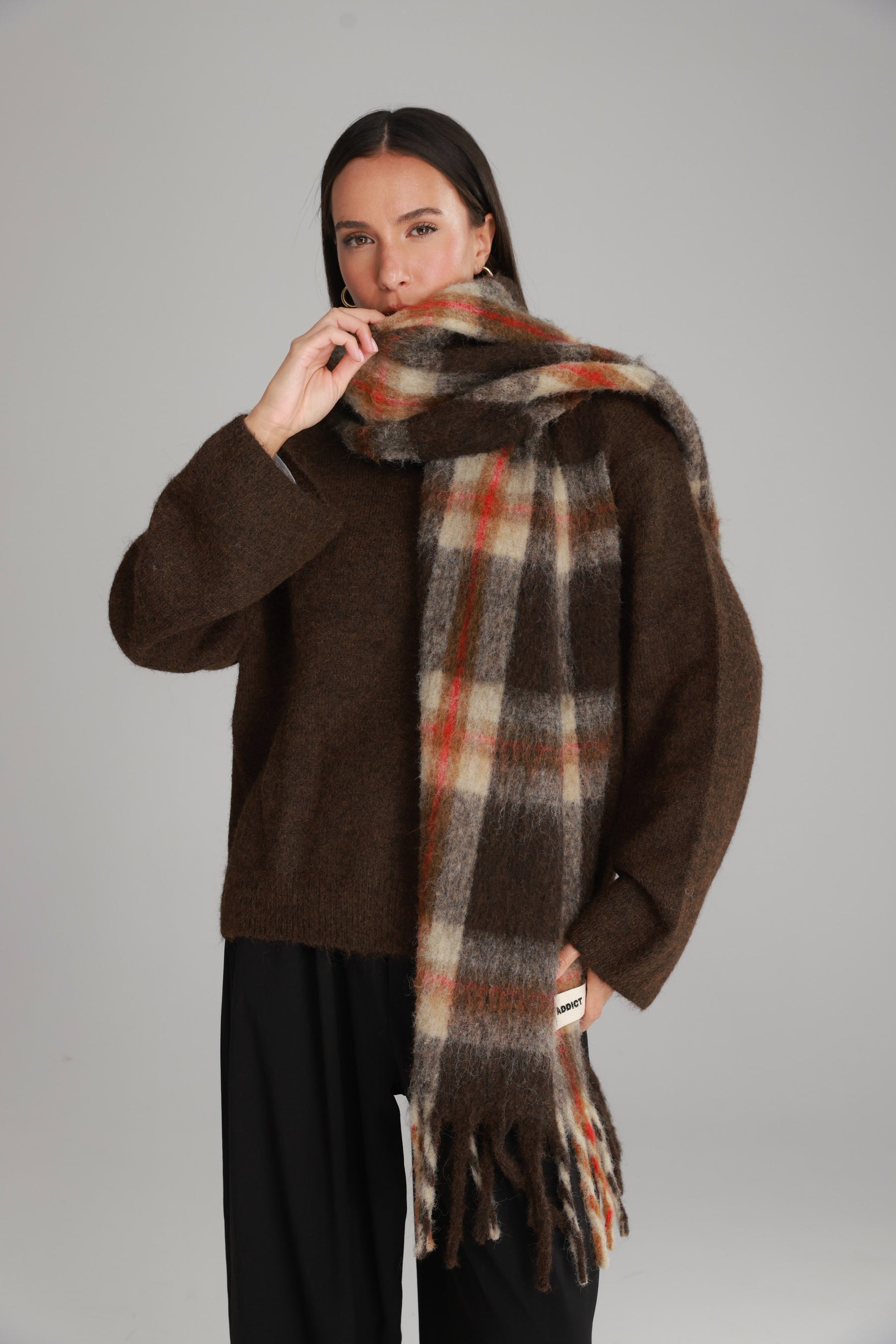 צעיף אלברט חום