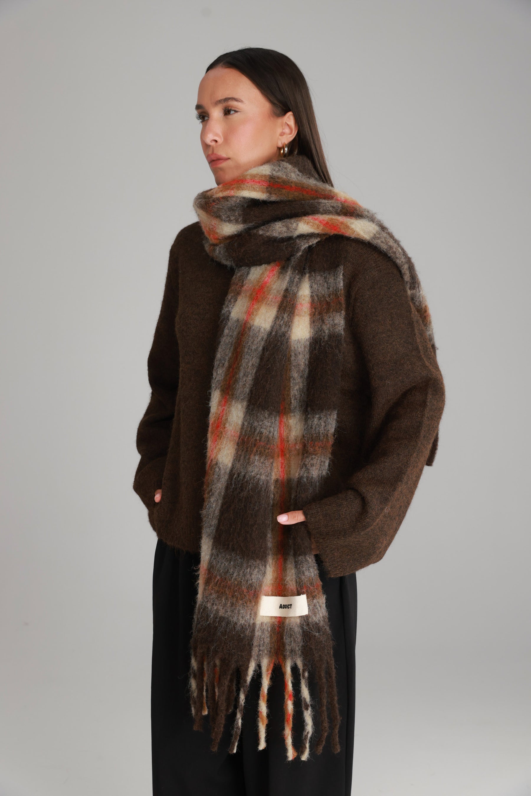 צעיף אלברט חום