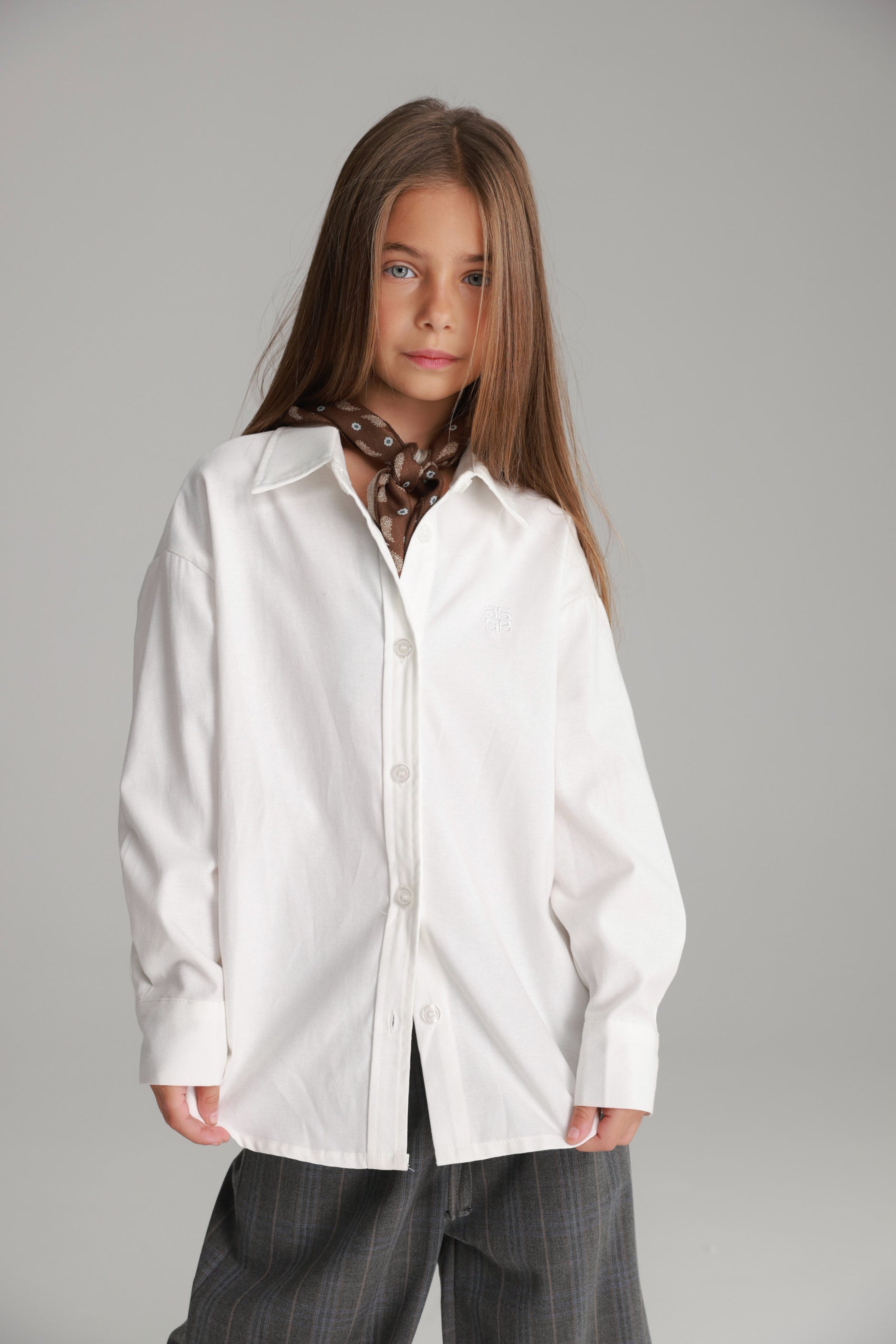 חולצת פרל מכופתרת לבנה