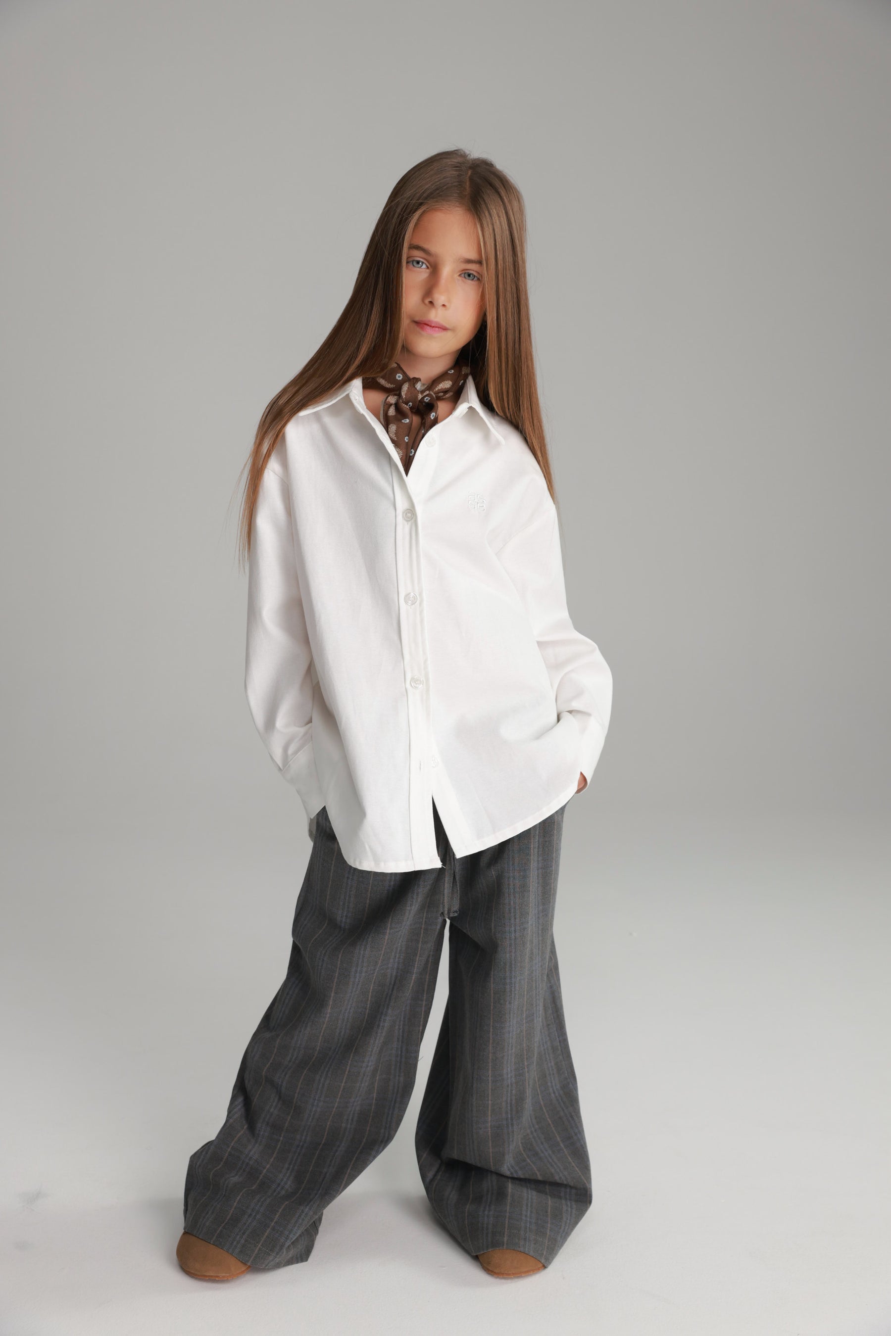 חולצת פרל מכופתרת לבנה