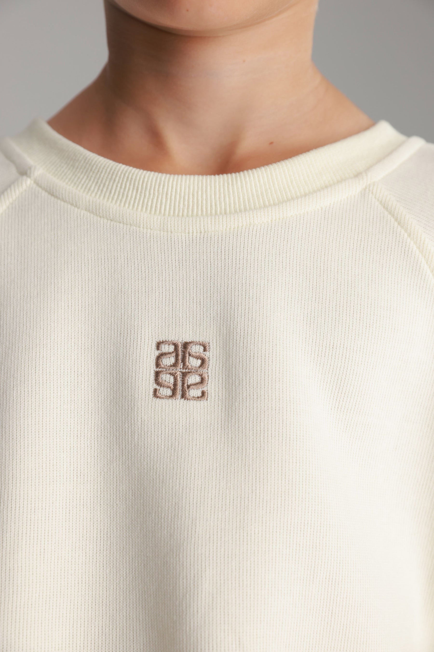 סוויטשירט נינה שמנת