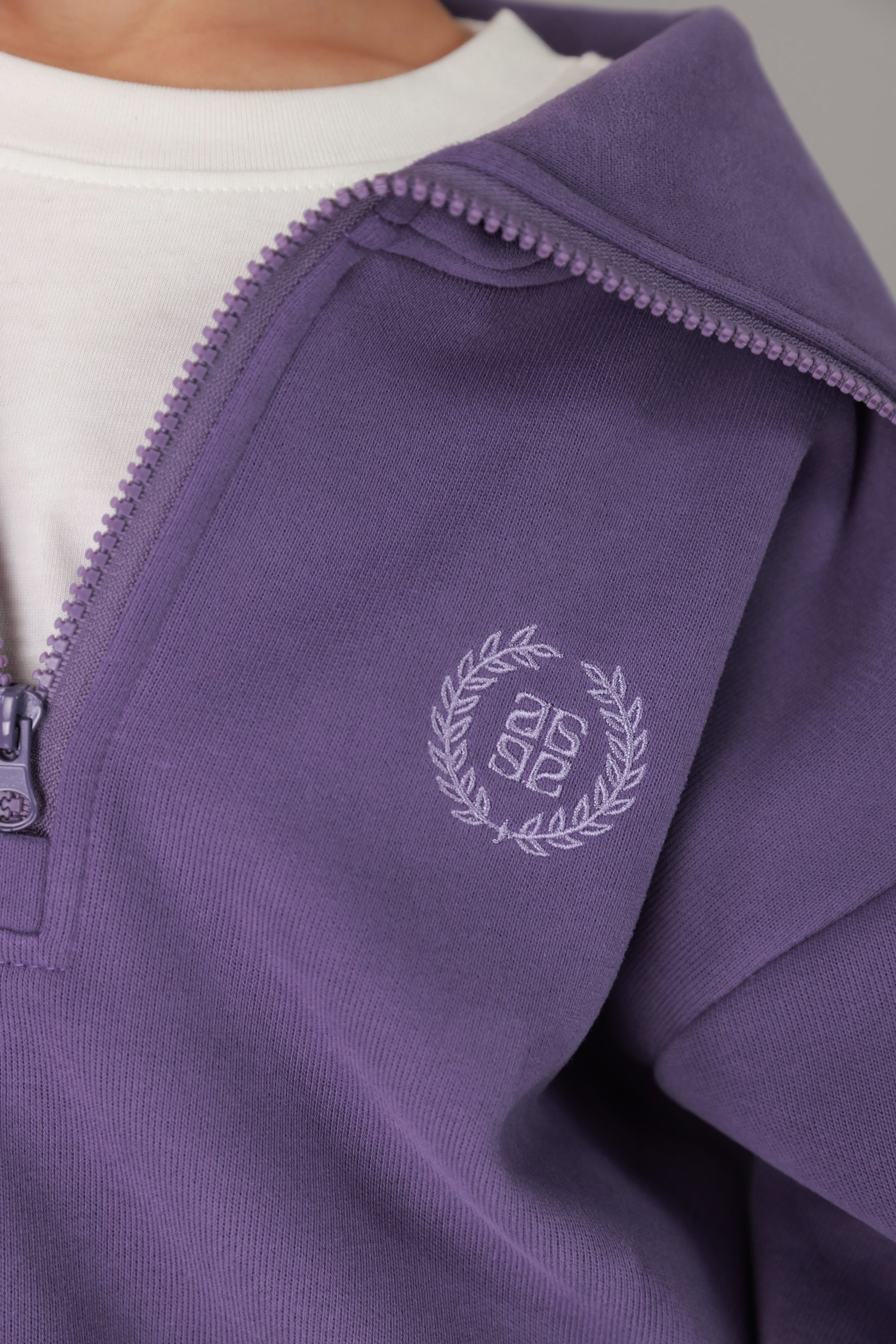 חליפת טאי סגולה