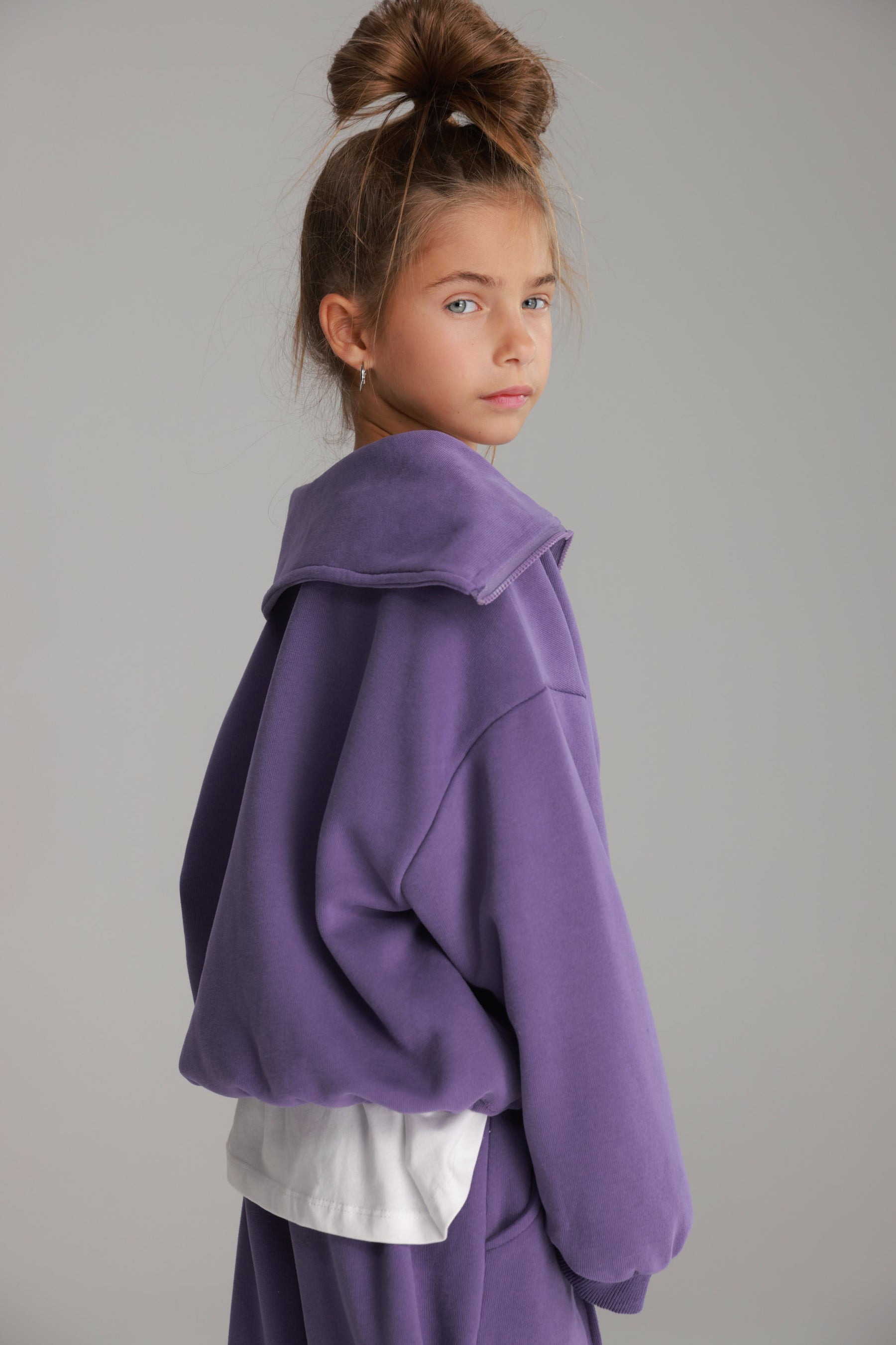 חליפת טאי סגולה