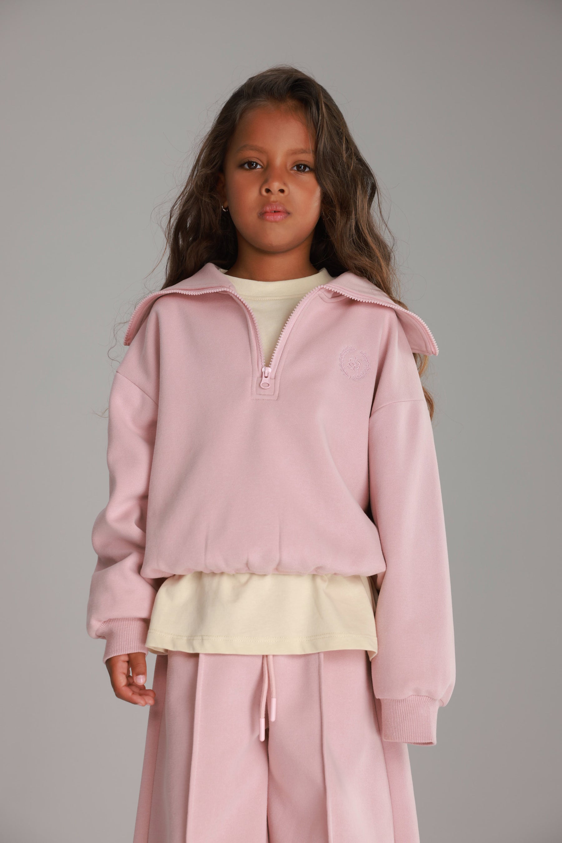 חליפת טאי ורודה