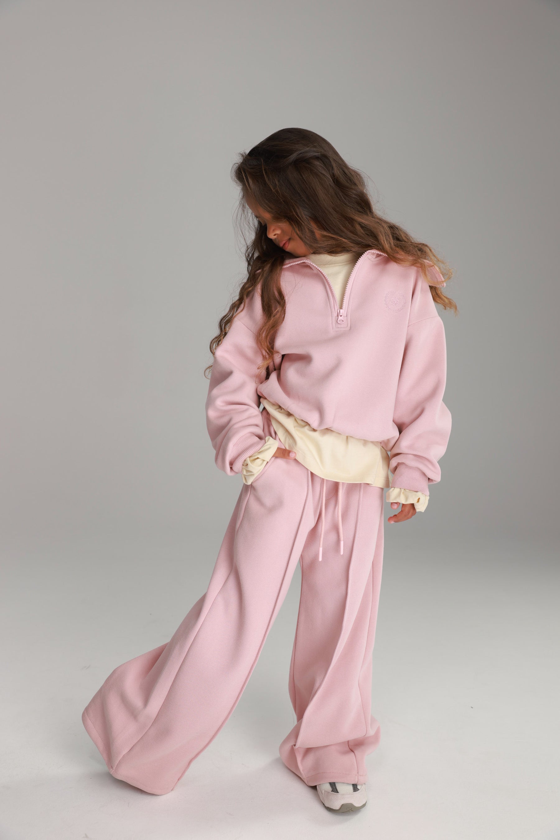 חליפת טאי ורודה