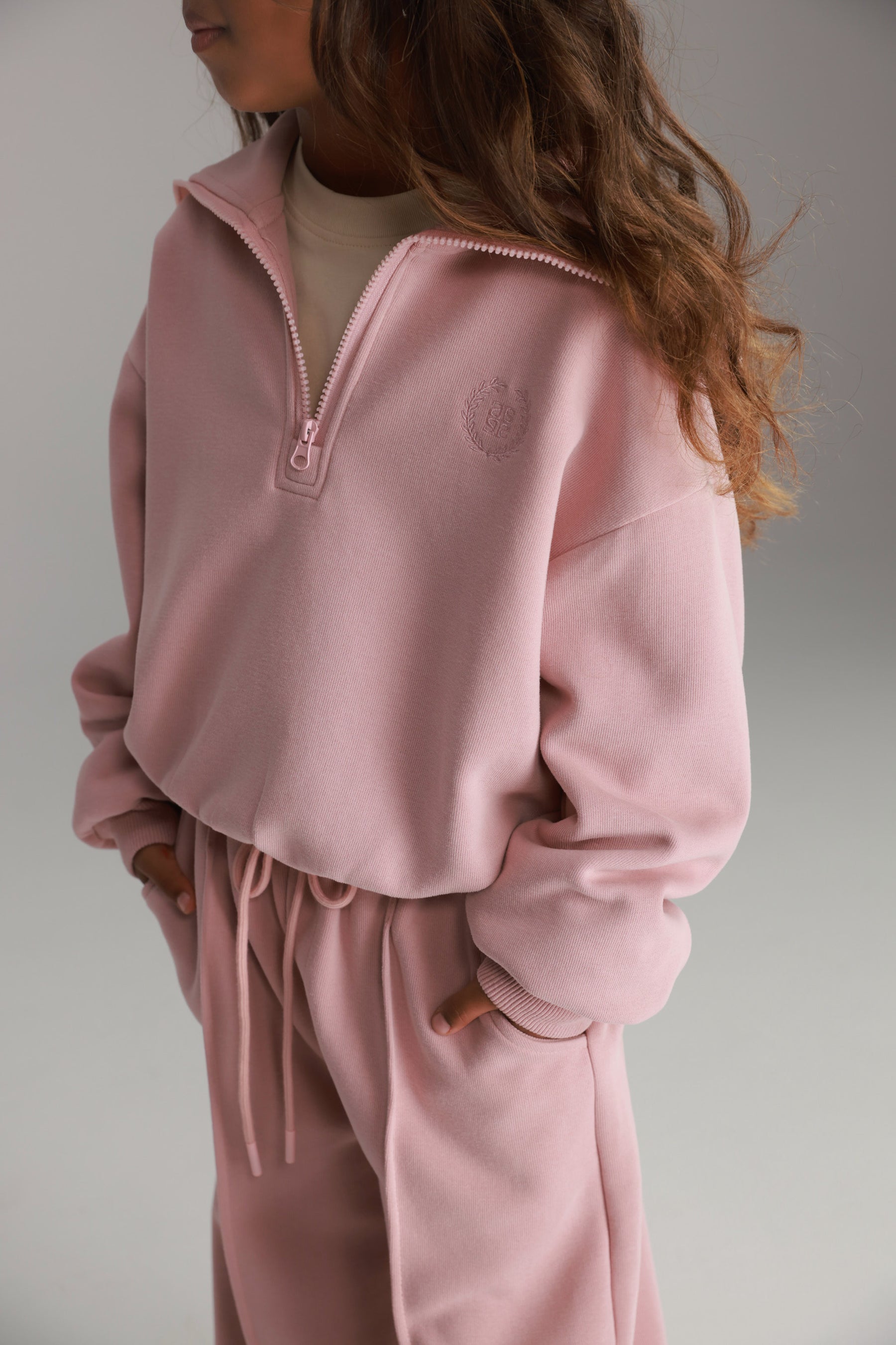 חליפת טאי ורודה