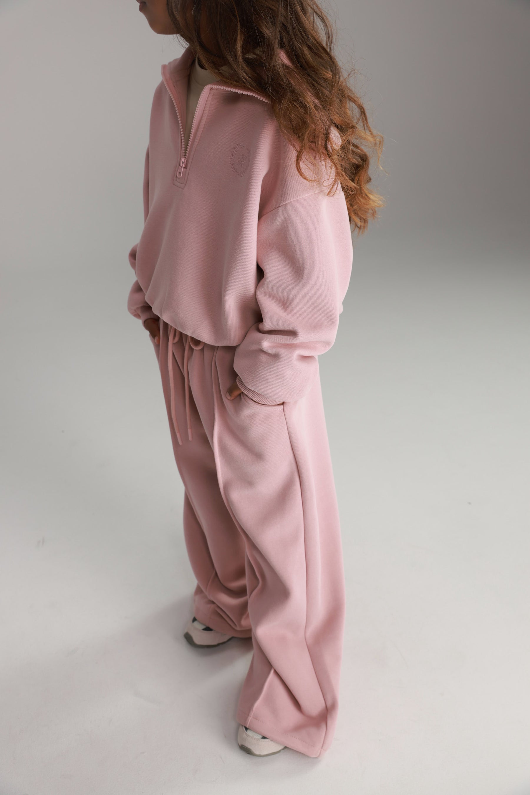 חליפת טאי ורודה