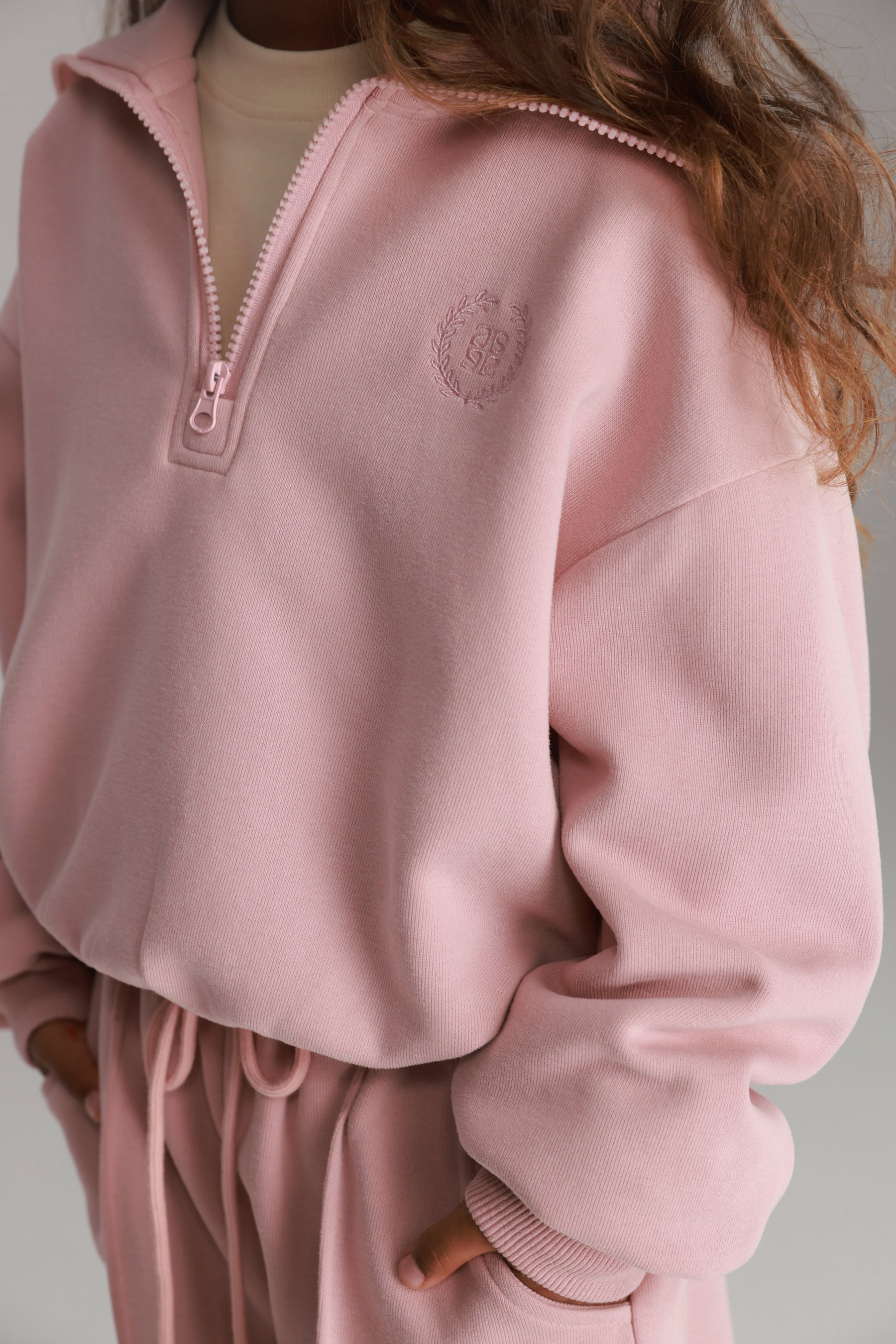 חליפת טאי ורודה