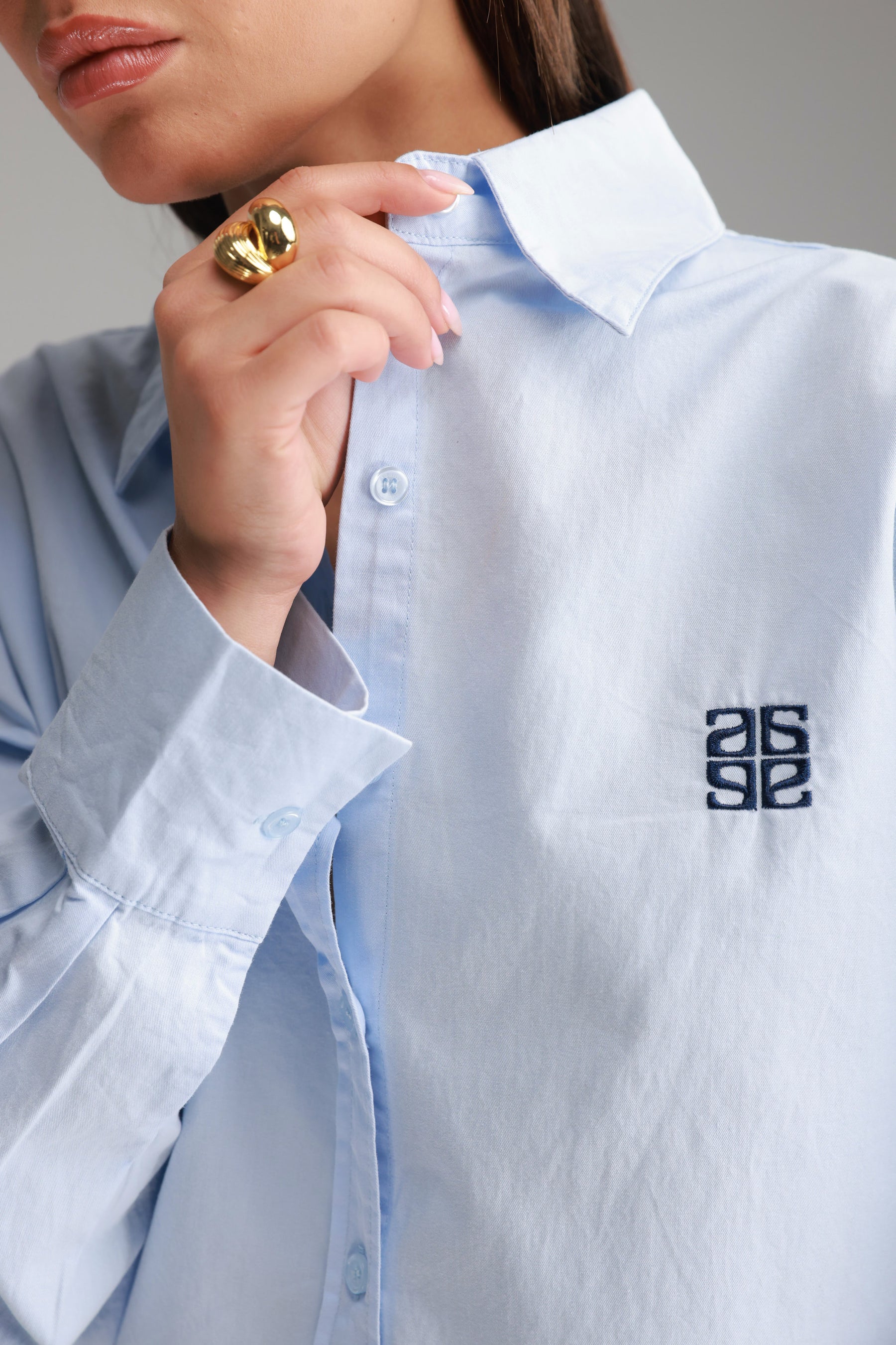 חולצת תיאו מכופתרת תכלת