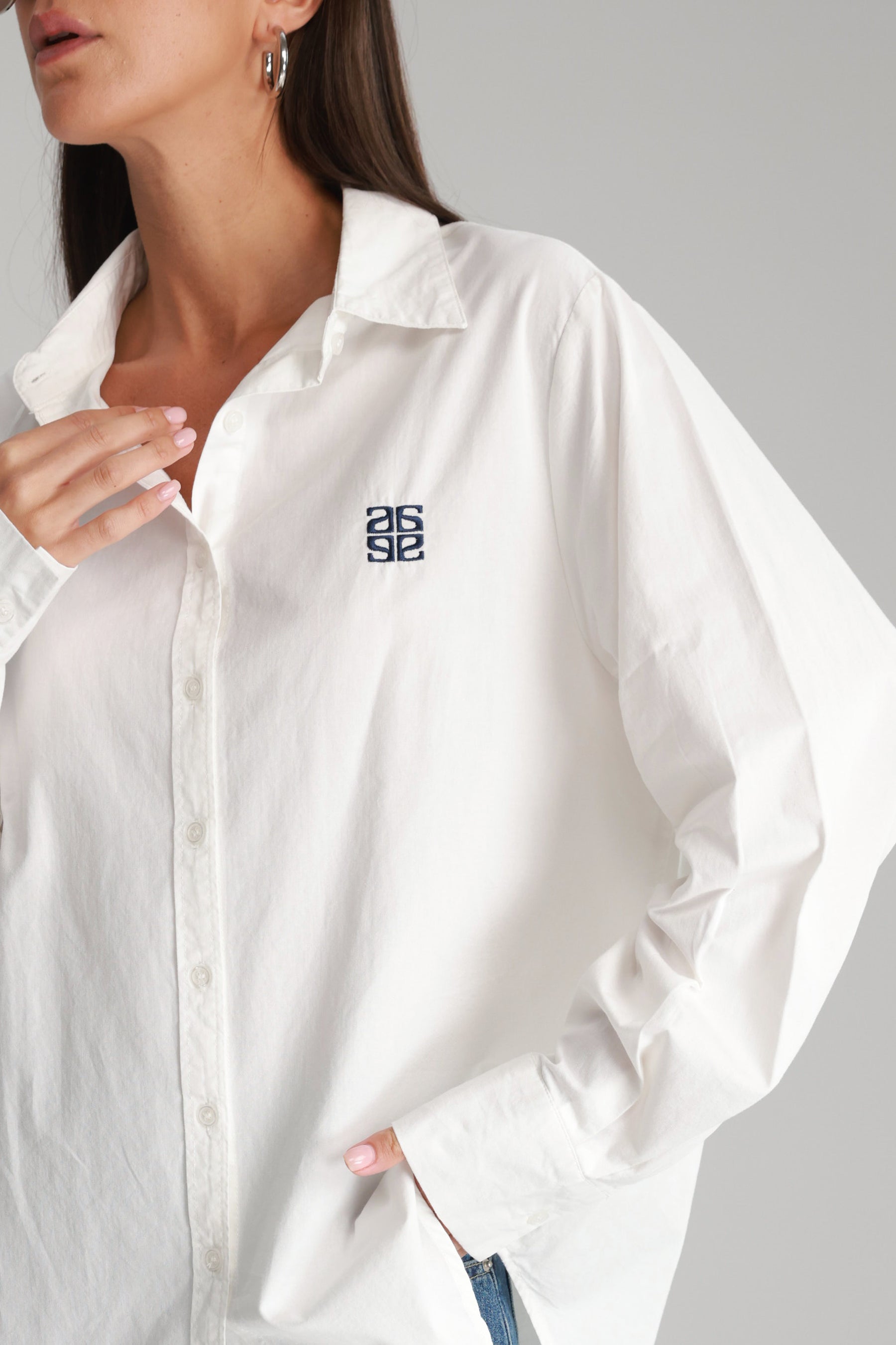 חולצת תיאו מכופתרת לבנה