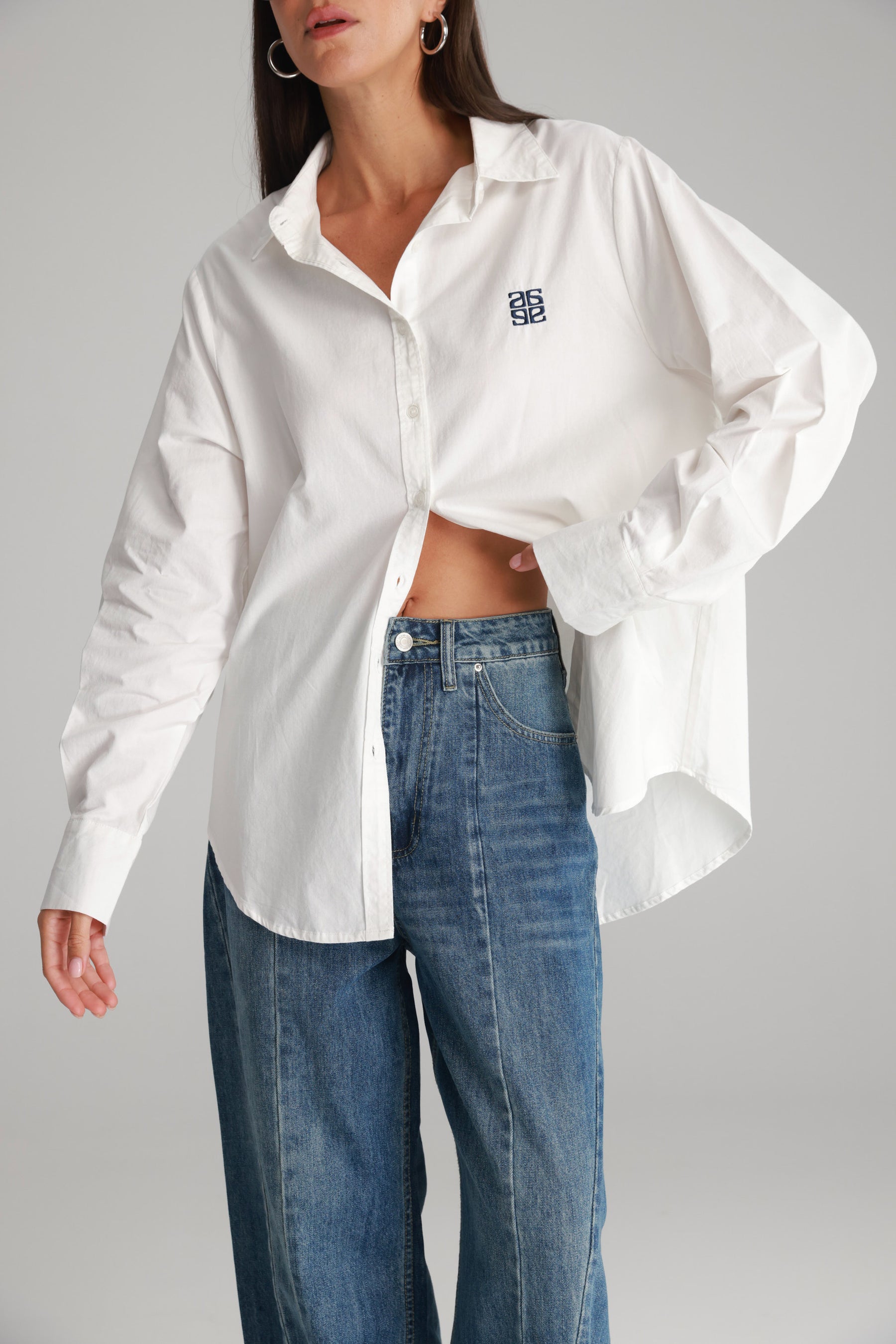 חולצת תיאו מכופתרת לבנה