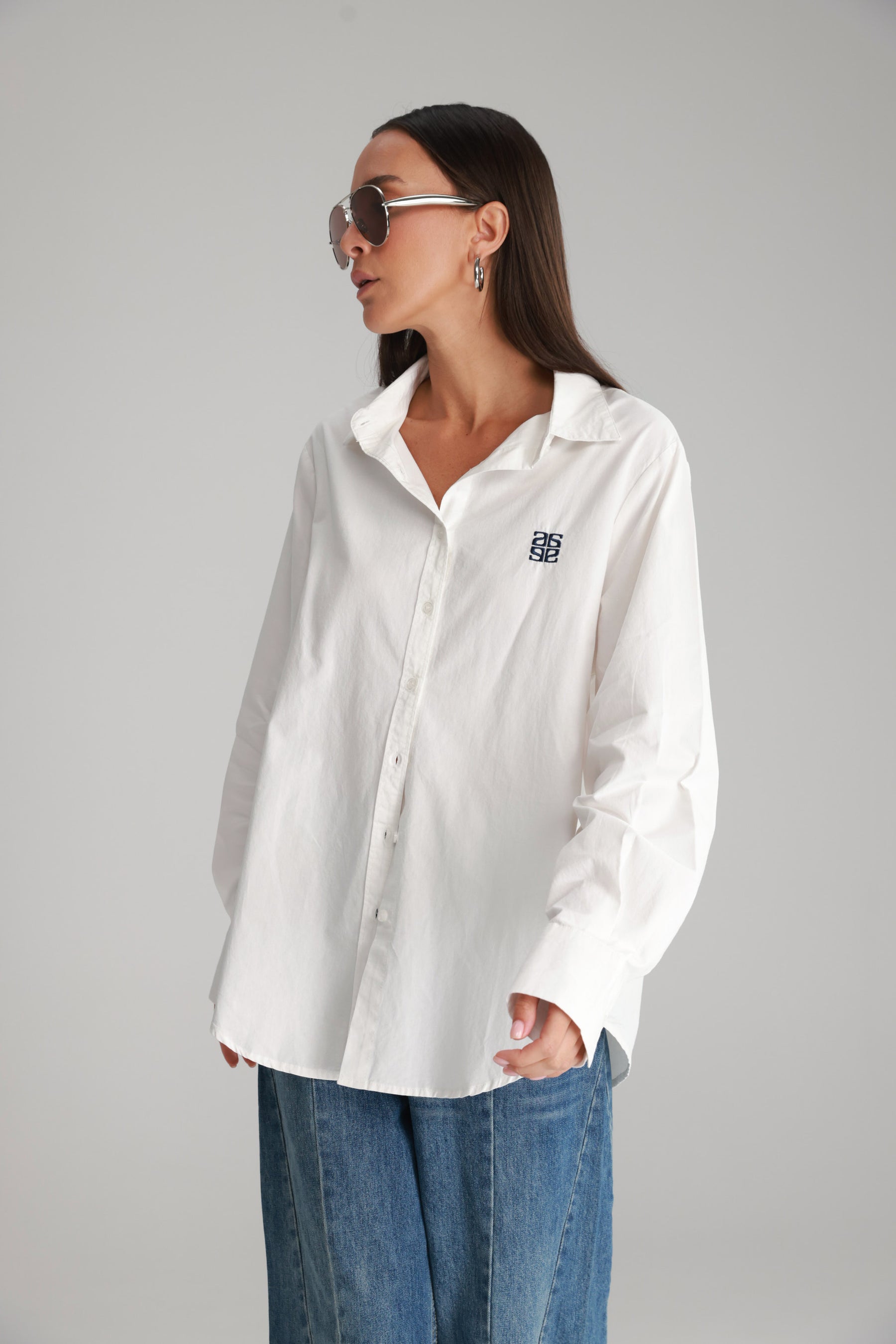 חולצת תיאו מכופתרת לבנה