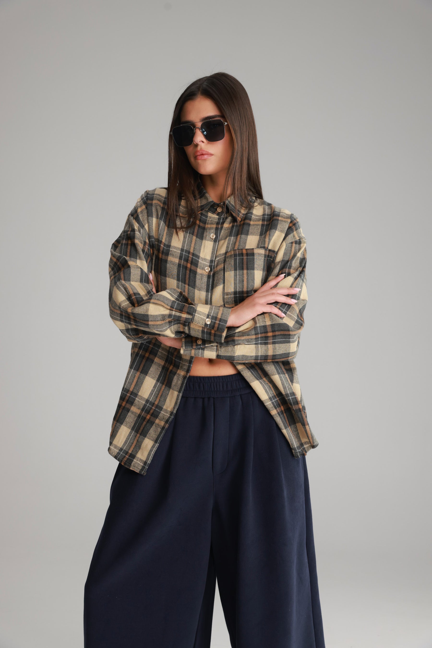 חולצת דרלין מכופתרת בז'/נייבי