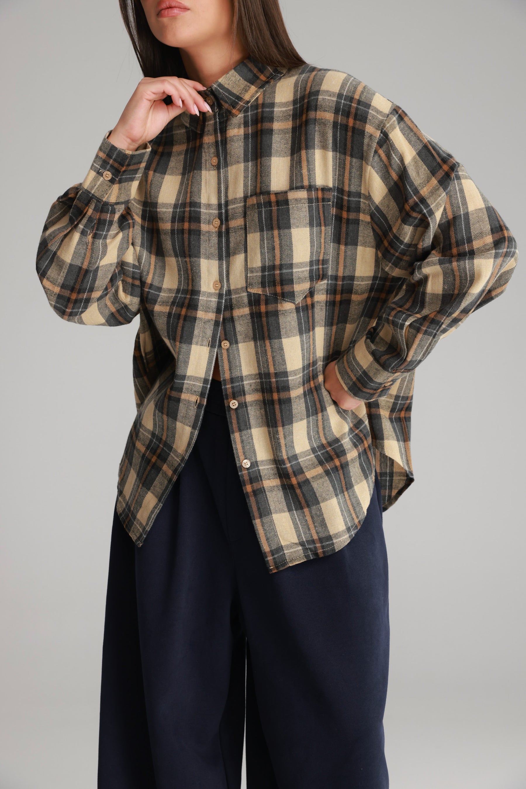 חולצת דרלין מכופתרת בז'/נייבי