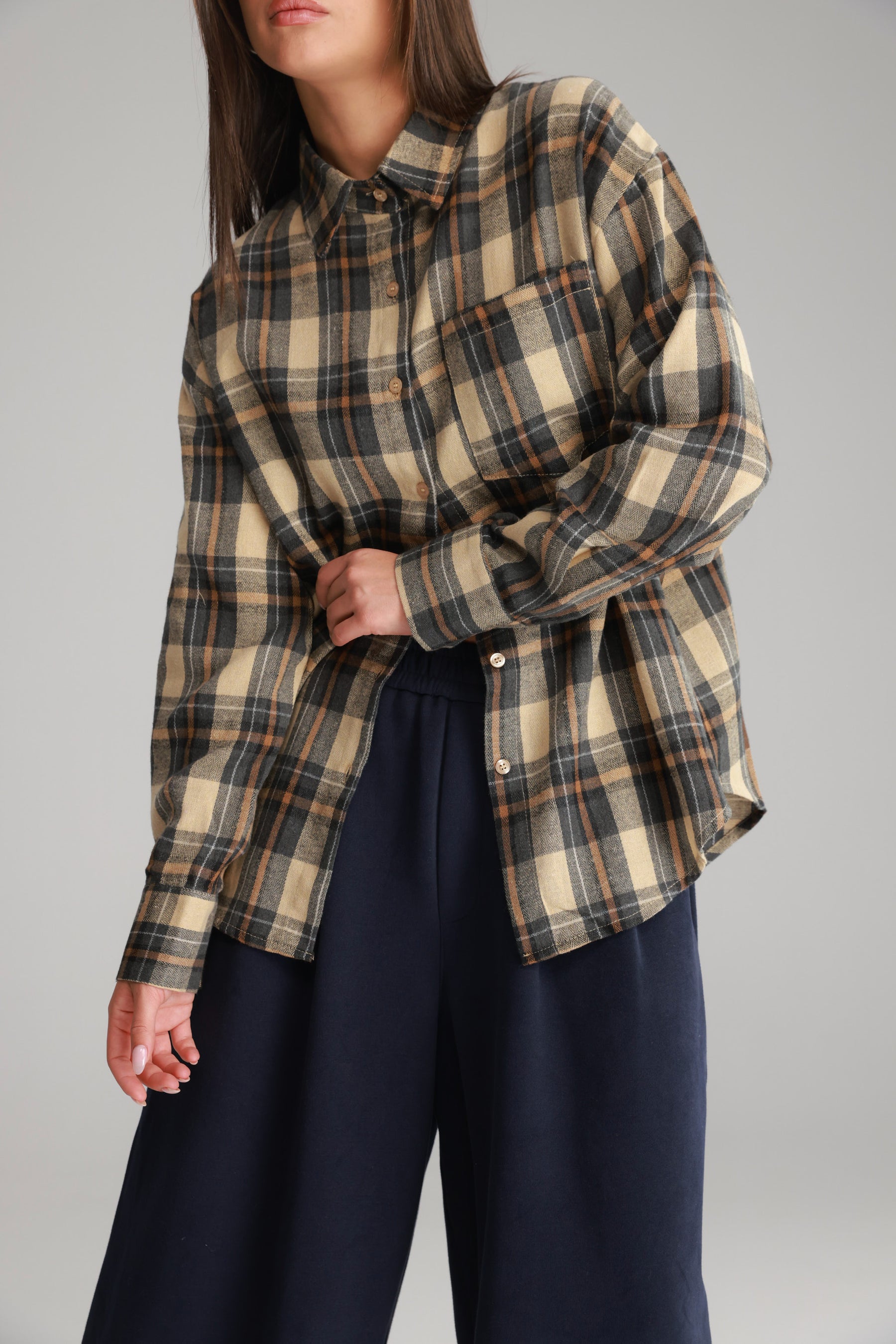 חולצת דרלין מכופתרת בז'/נייבי