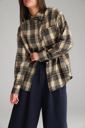 חולצת דרלין מכופתרת בז'/נייבי