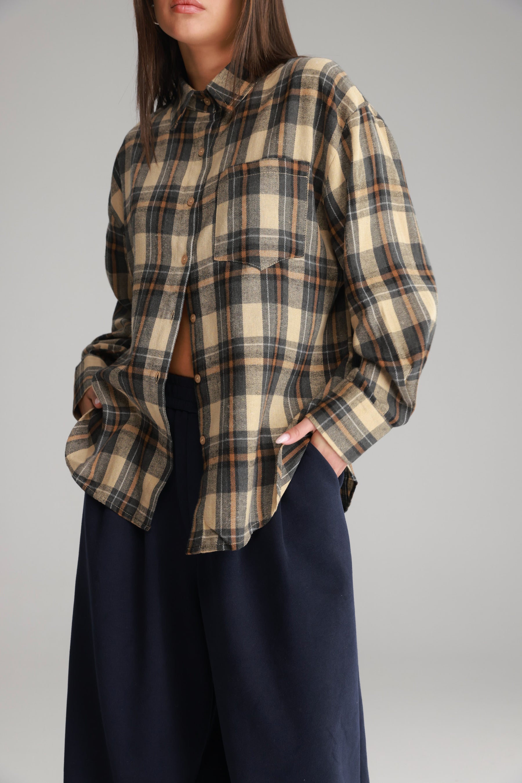 חולצת דרלין מכופתרת בז'/נייבי