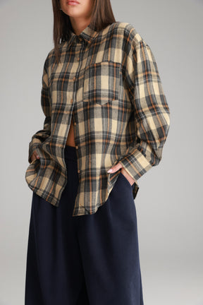 חולצת דרלין מכופתרת בז'/נייבי