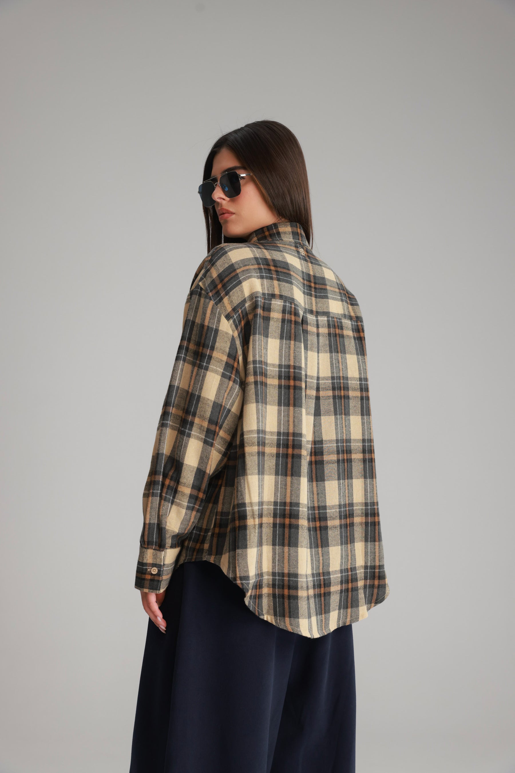 חולצת דרלין מכופתרת בז'/נייבי